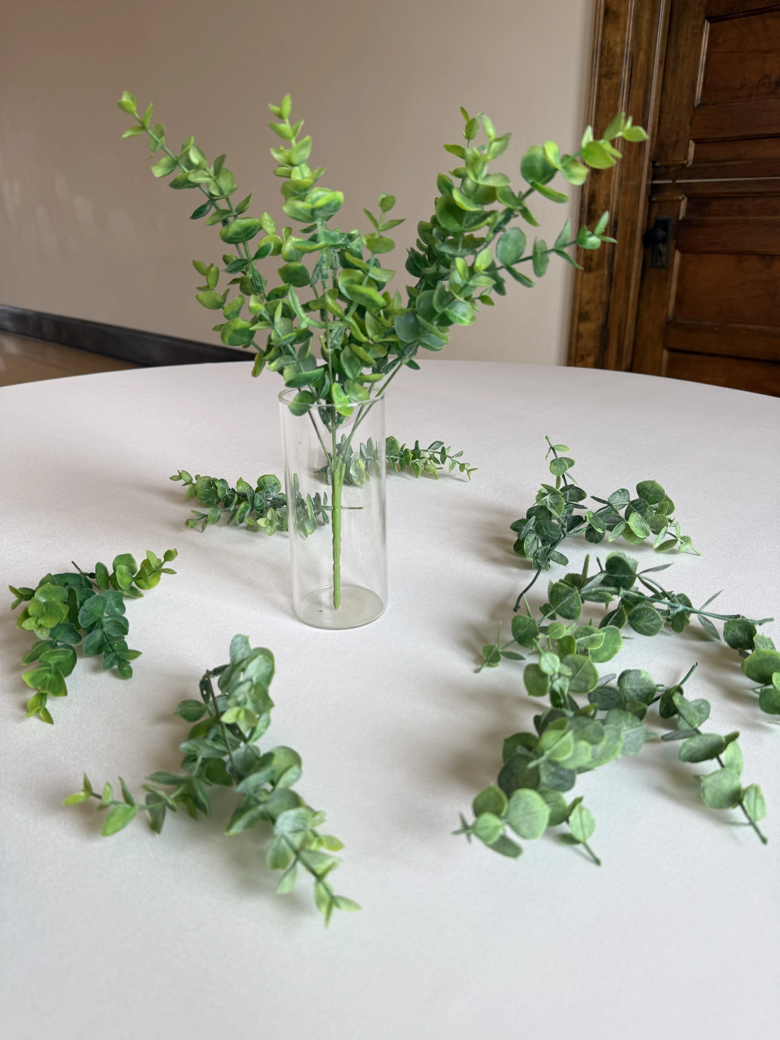Assorted Greenery
6 In Vase
Around the table - 100 Available