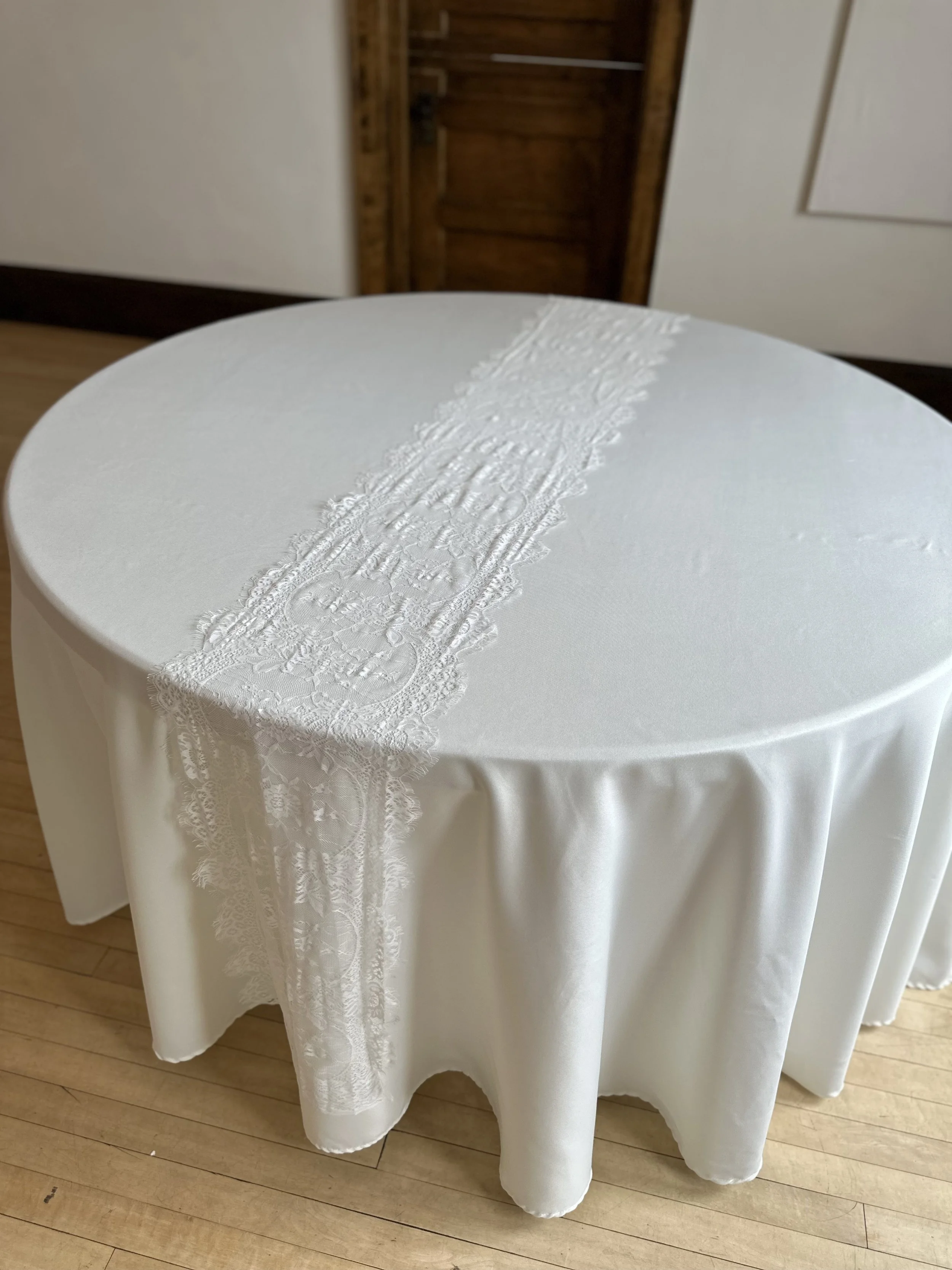 White - Lace Runner
20 Available