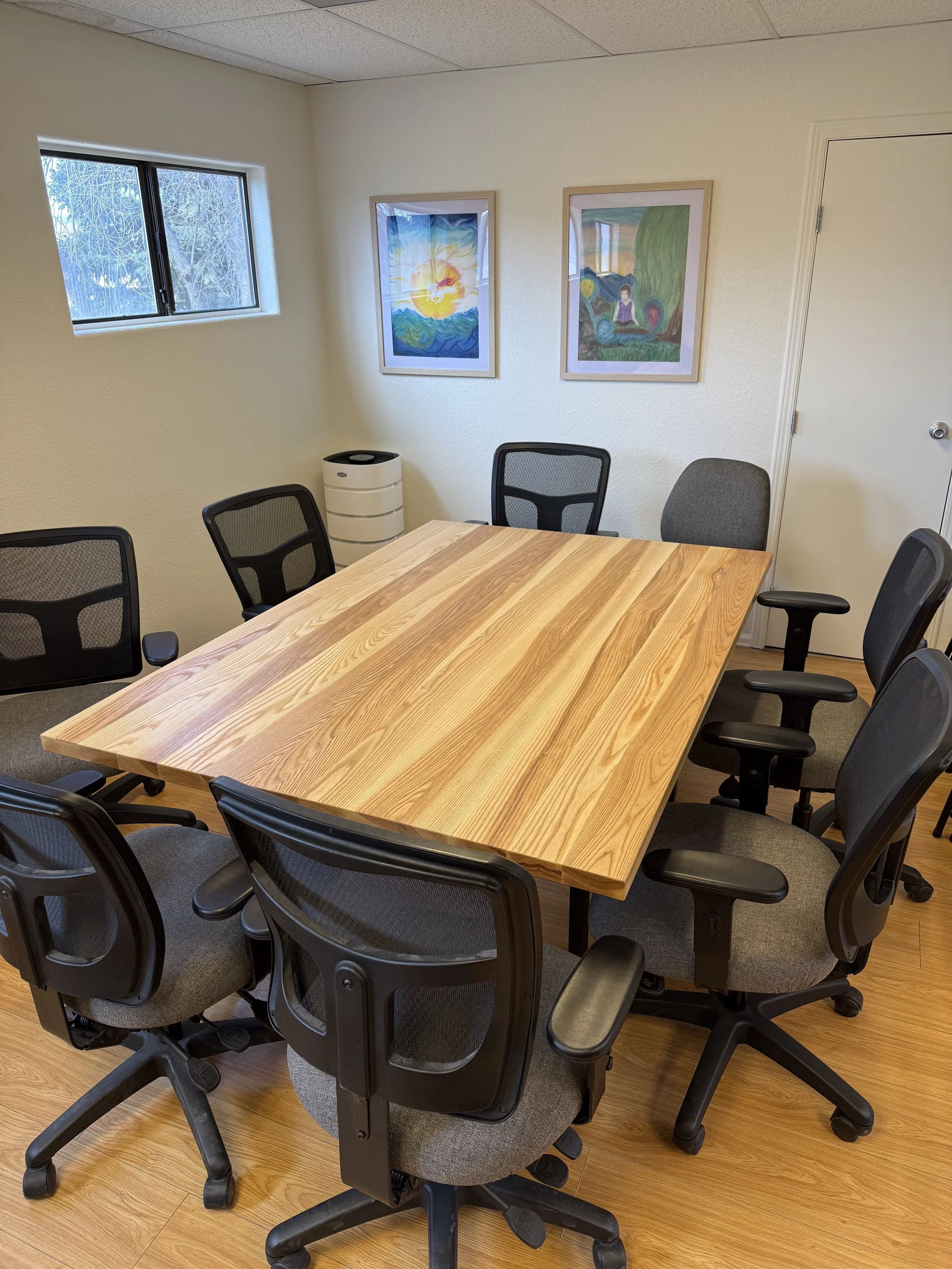 Conference table in white ash with room for eight chairs