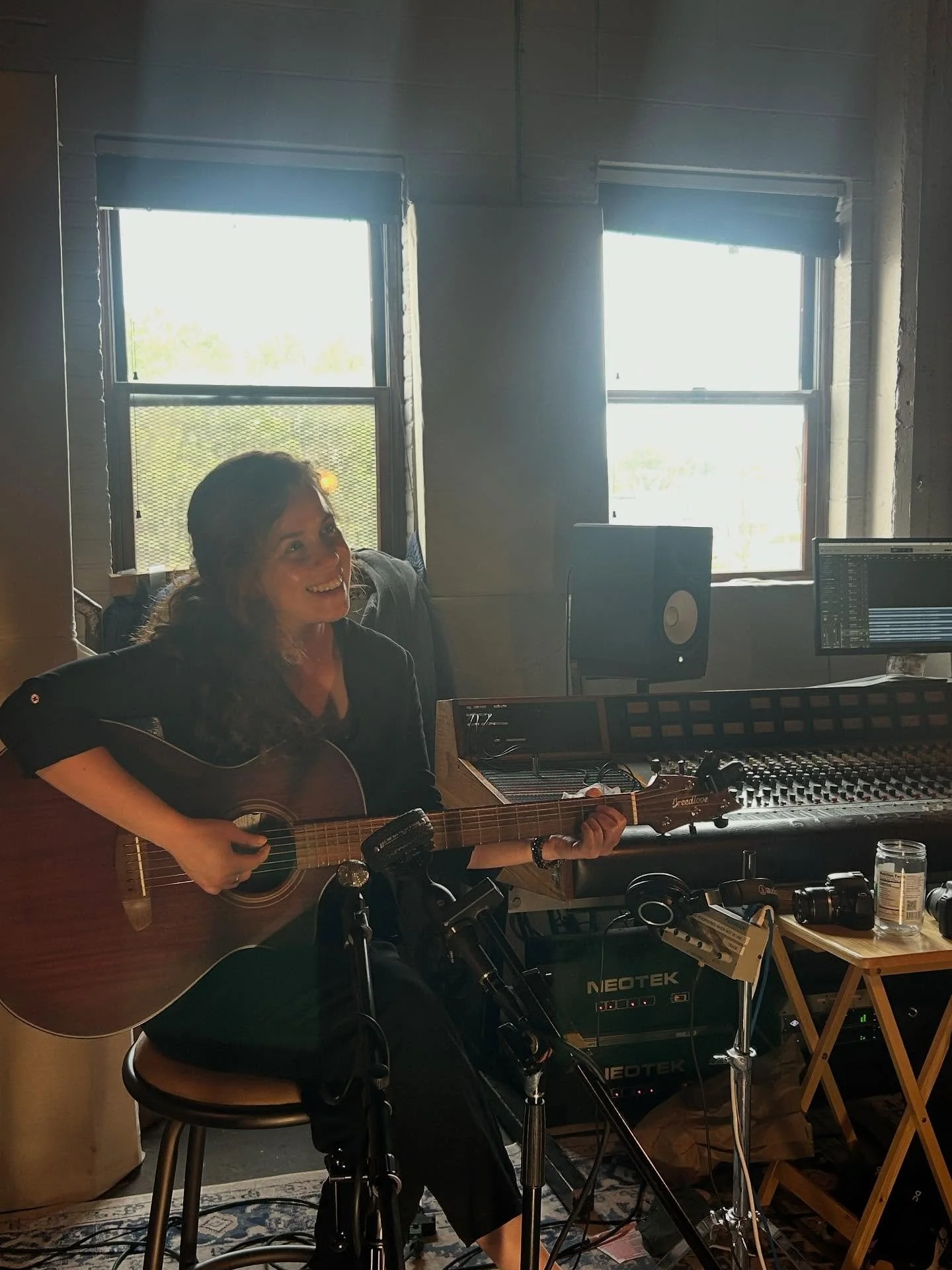 Last June I took a solo road trip covering about two thousand miles. I made new friends along the way &amp; one of them is Matias, owner of @cart_music , a recording studio in Philly. 

On a Friday (the 13th!), Matias beautifully captured a live perf