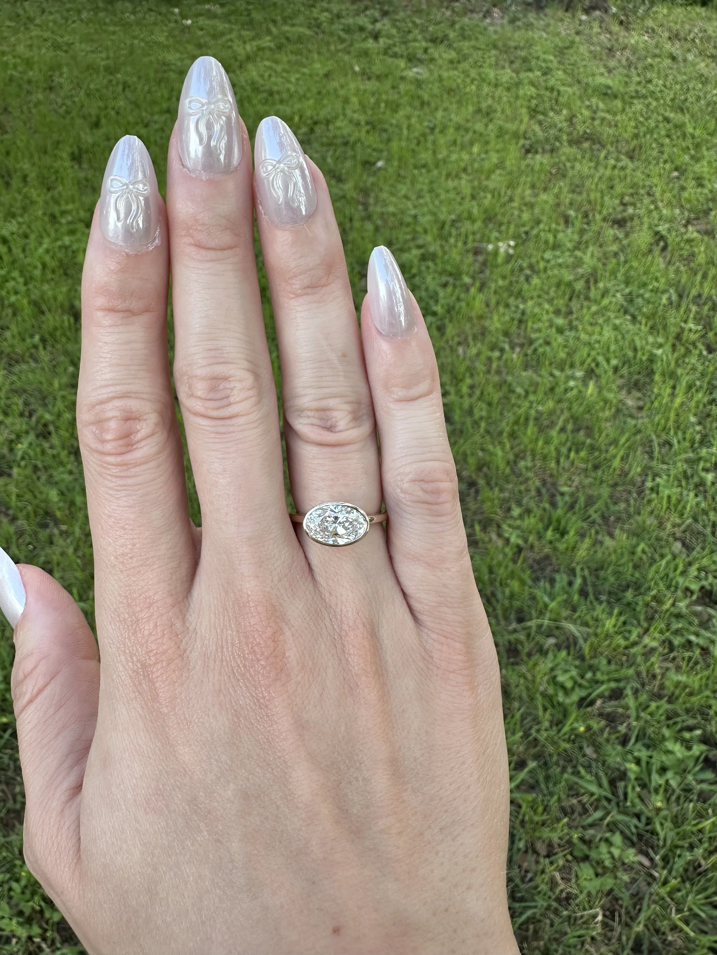 Bezel Oval East-West