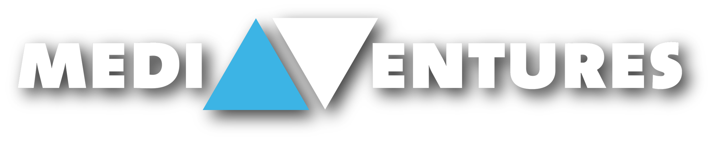 Logo van Mediventures met zwarte achtergrond, witte tekst en drie driehoeken in blauw en wit tussen de woorden.