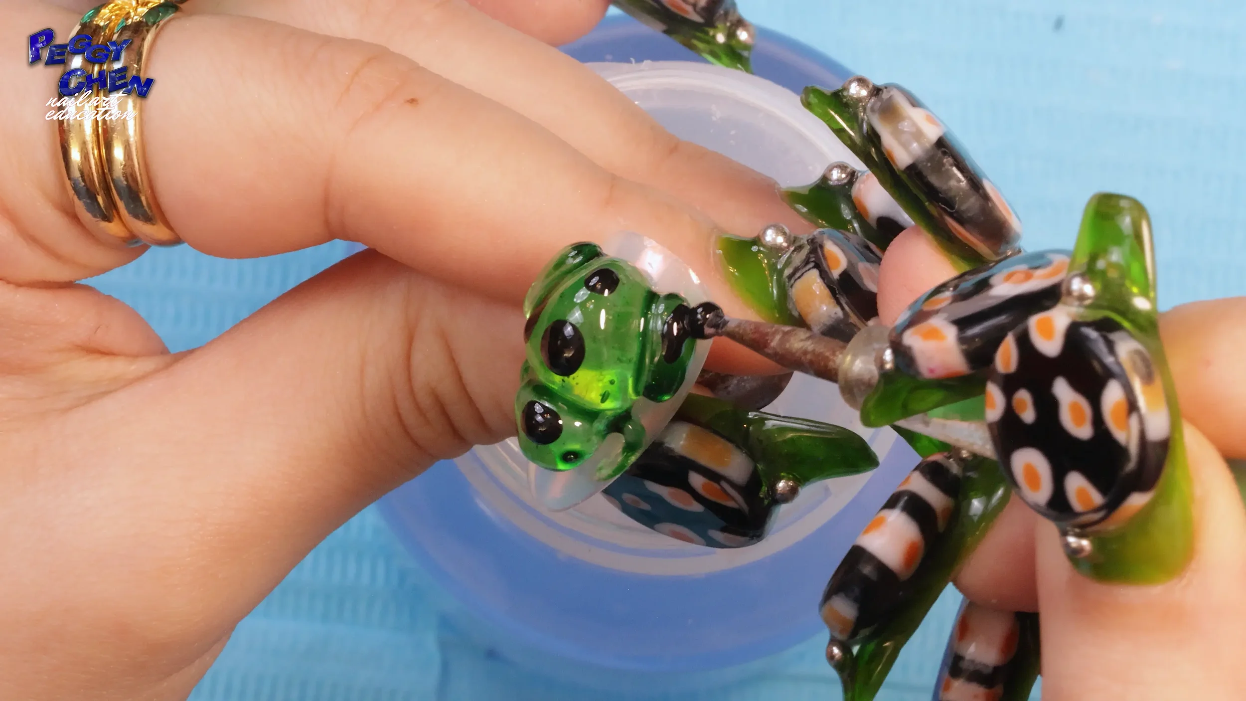 Green and Black Frog Nailart Detail