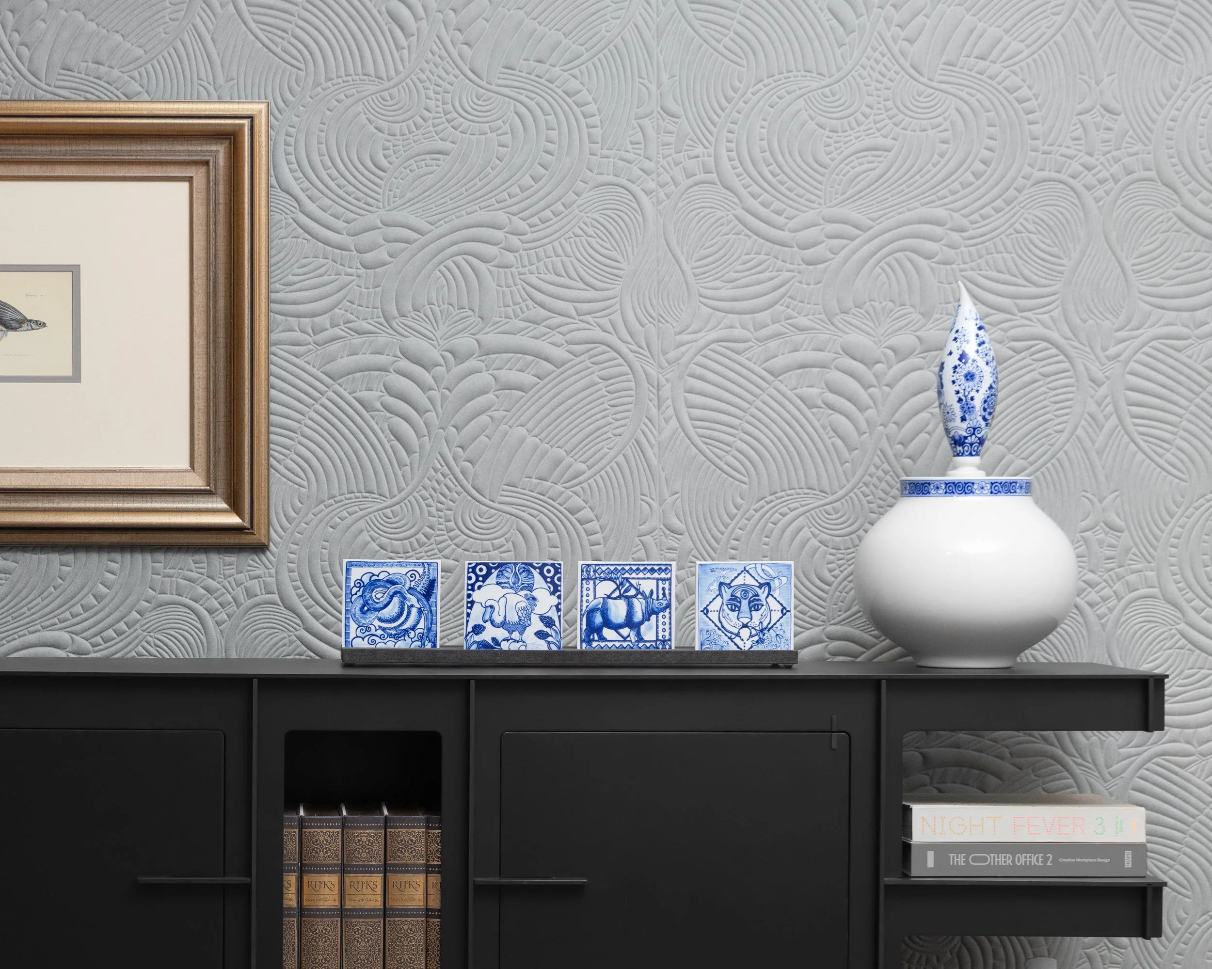 INT23-MOOOI-ROYAL-DELFT-EXTINCT-ANIMAL-TILES-BLUE-APPLIED_1-Zoom1.jpg