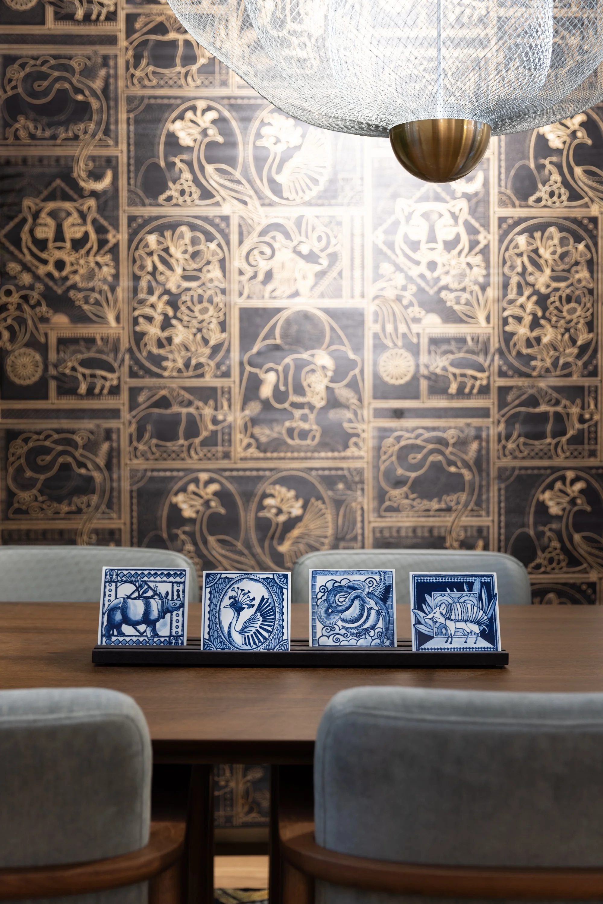 INT23-MOOOI-ROYAL-DELFT-EXTINCT-ANIMAL-TILES-BLUE-APPLIED_8.jpg