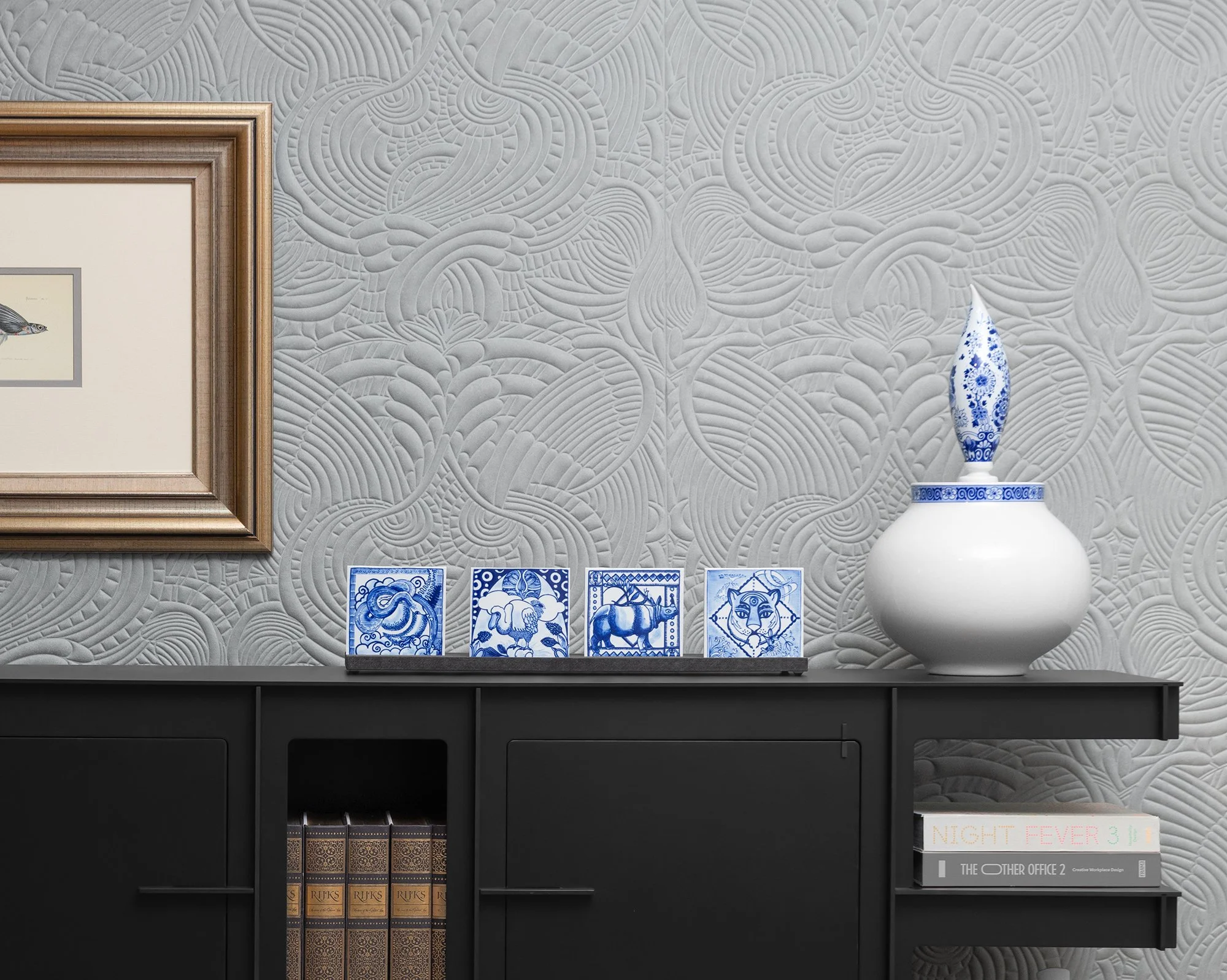 INT23-MOOOI-ROYAL-DELFT-EXTINCT-ANIMAL-TILES-BLUE-APPLIED_1-Zoom1.jpg