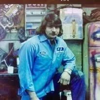 Oranssi carpenter using bench saw