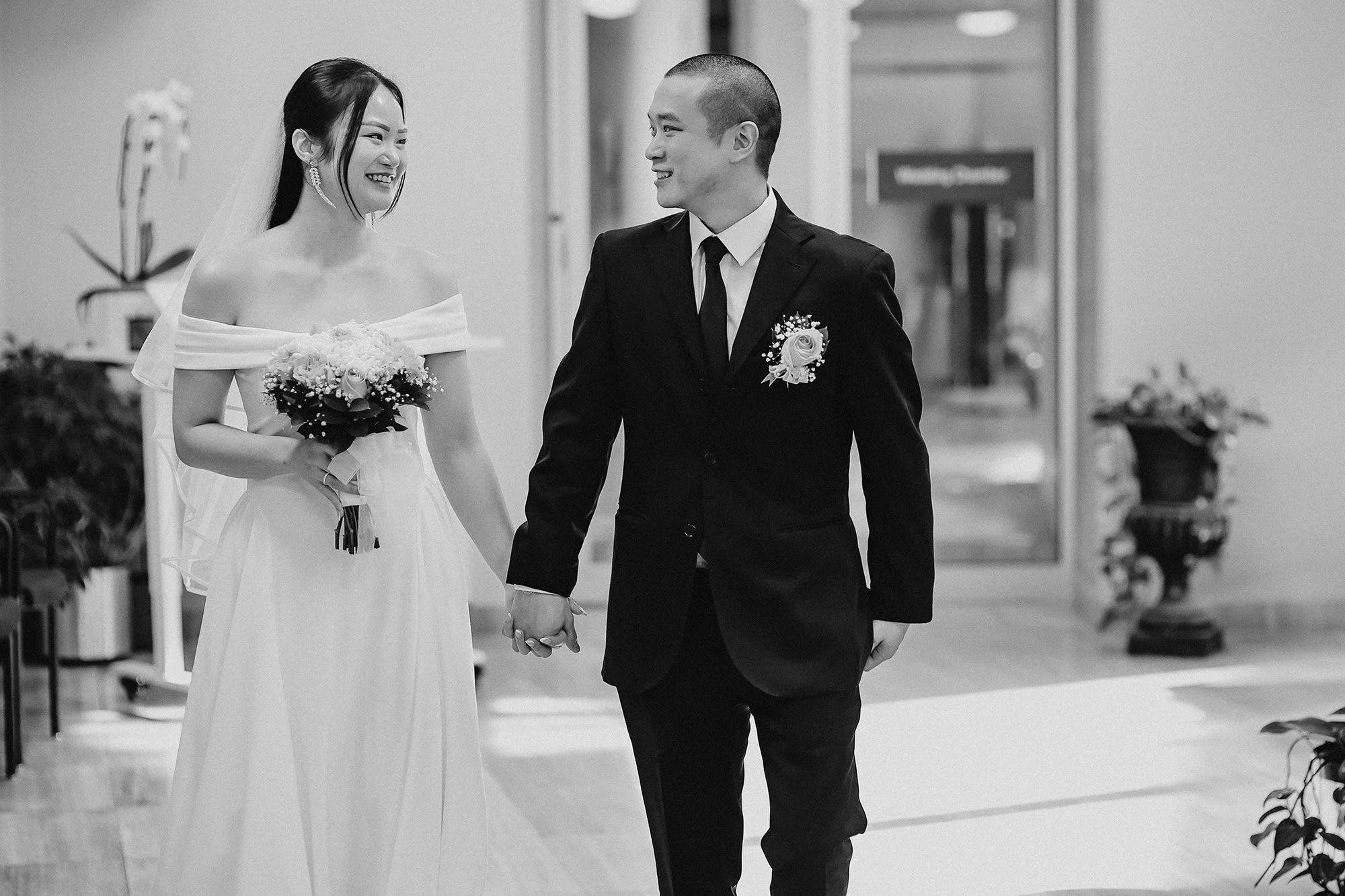 Downtown Old Toronto City Hall Wedding Photographer 62_0083.jpg