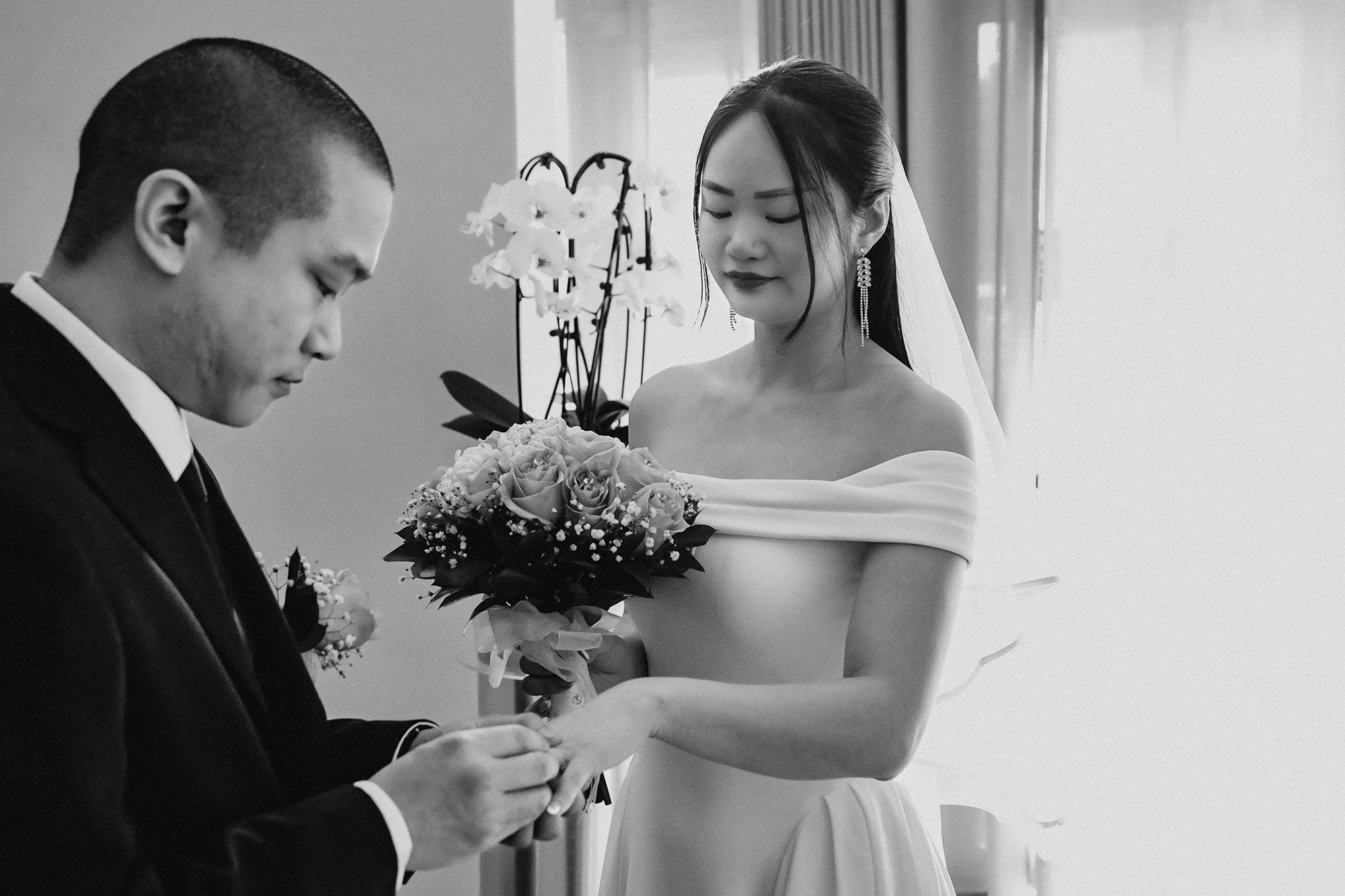 Downtown Old Toronto City Hall Wedding Photographer 85_0044.jpg