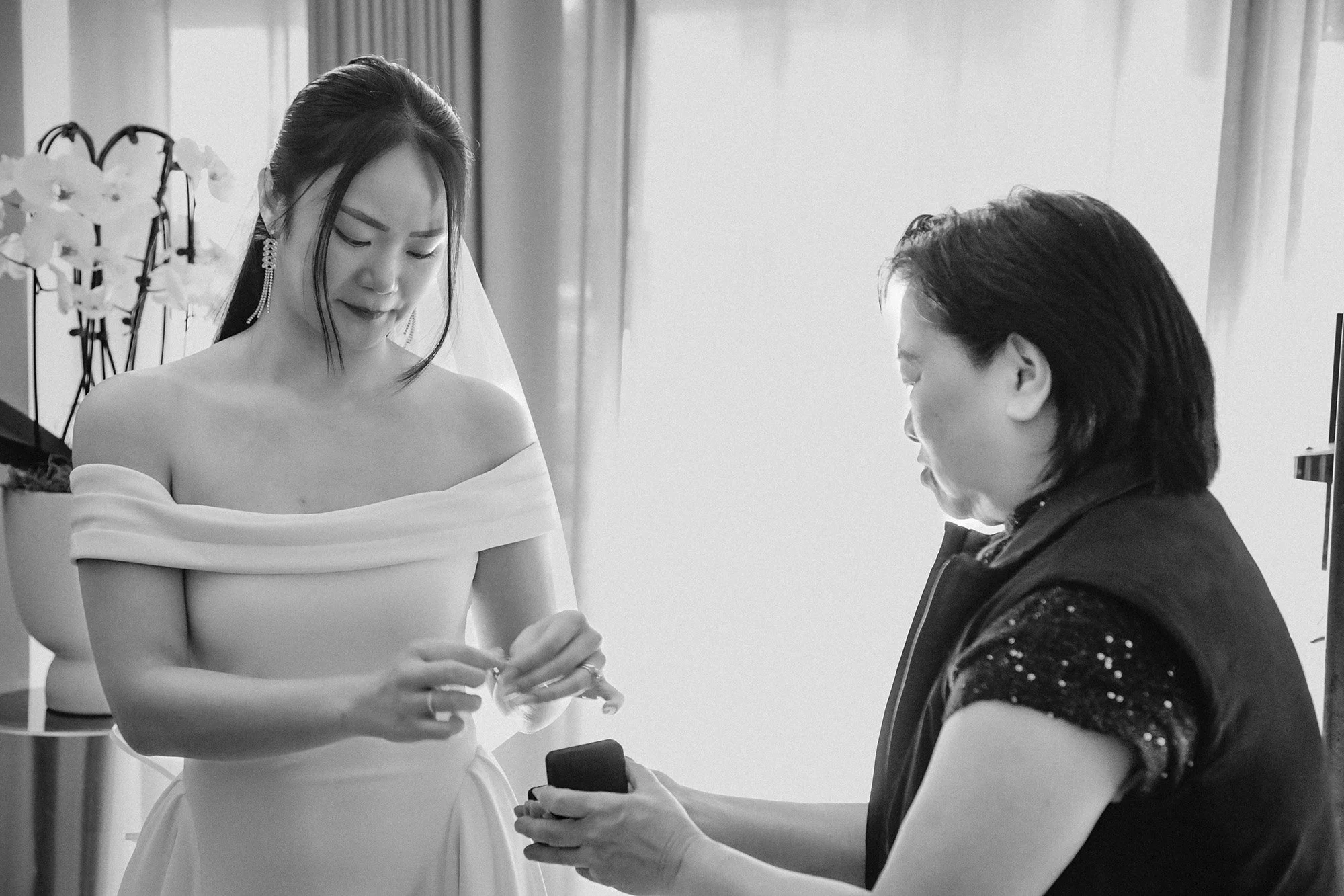 Downtown Old Toronto City Hall Wedding Photographer 85_0056.jpg