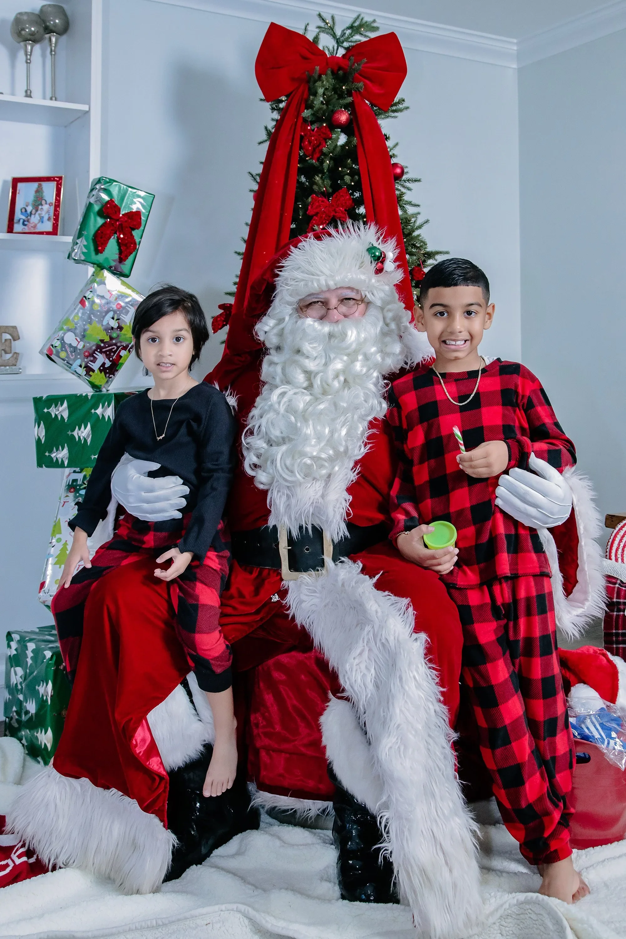 The Magic of the Season: At Home with Santa Family Photos
