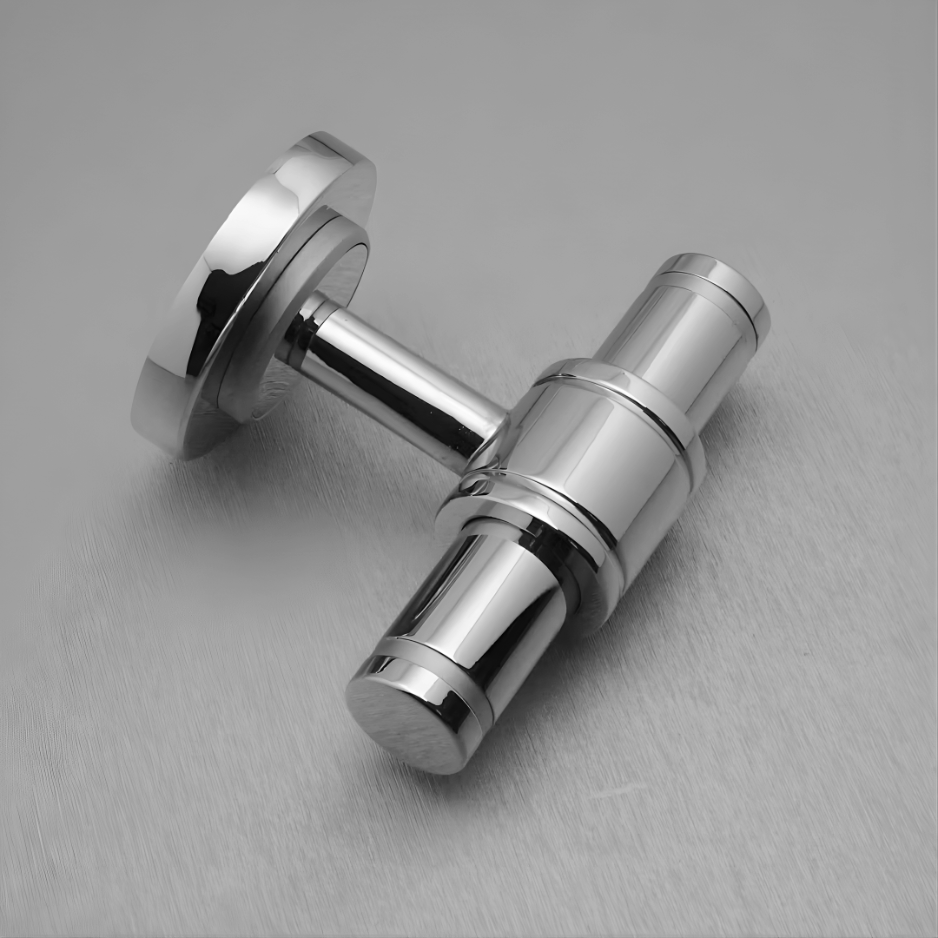 Manubrio di una maniglia di porta in metallo lucido