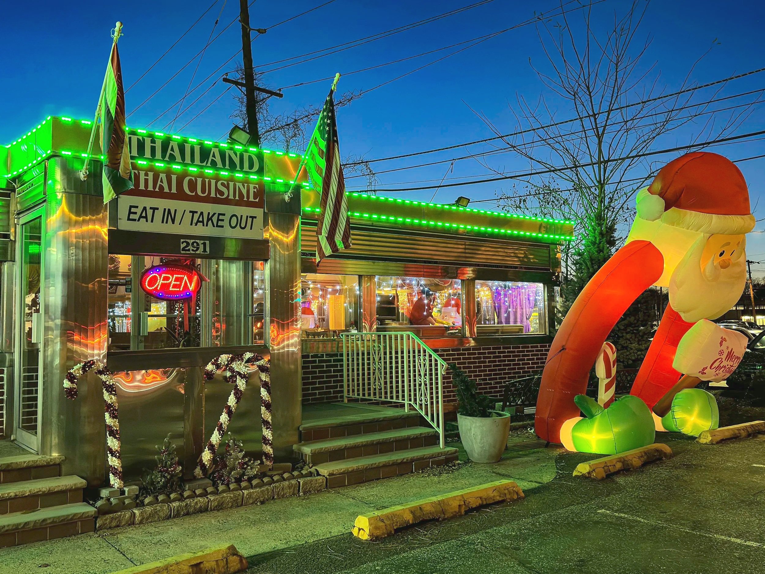 Greg_Haworth_+%28Thai+Diner+at+Christmas%2C+Clark%2C+NJ%29+%281+of+1%29.jpg