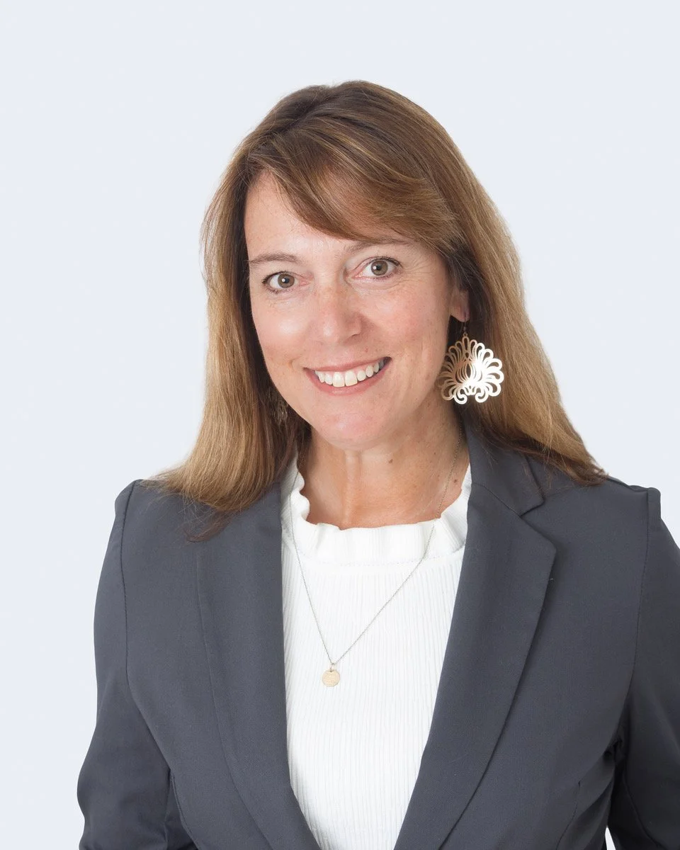 Julie Baker headshot