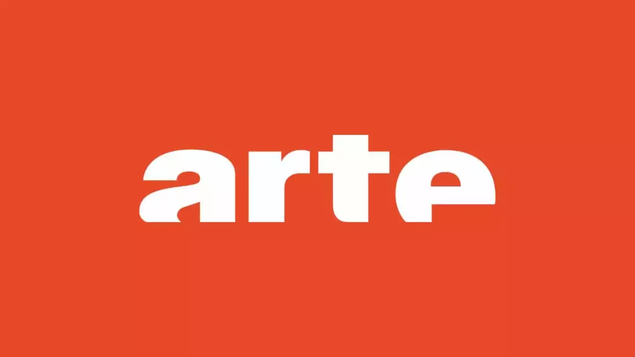 Das Logo von ARTE, dem europäischen Kulturkanal, auf orangem Hintergrund.
