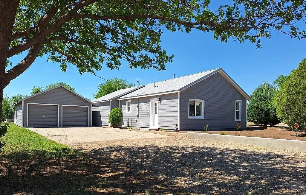 3-Bed Beauty with a 2-Car Garage in Colorado - $185,000