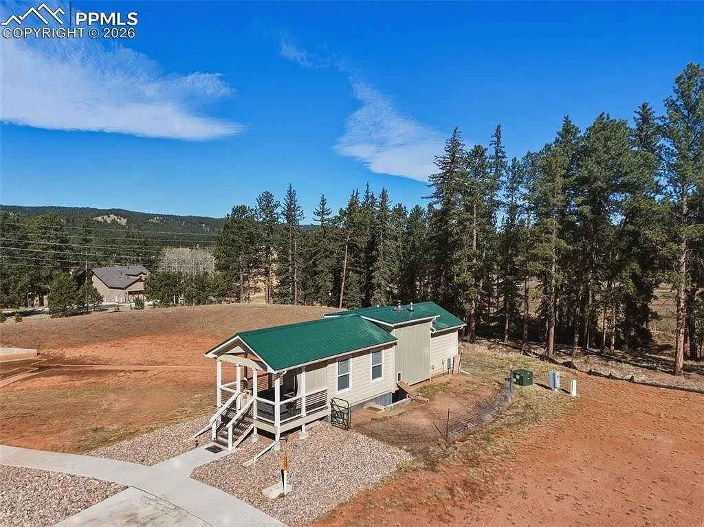 Modern Mountain Tiny Home in Colorado with golf - $200,000