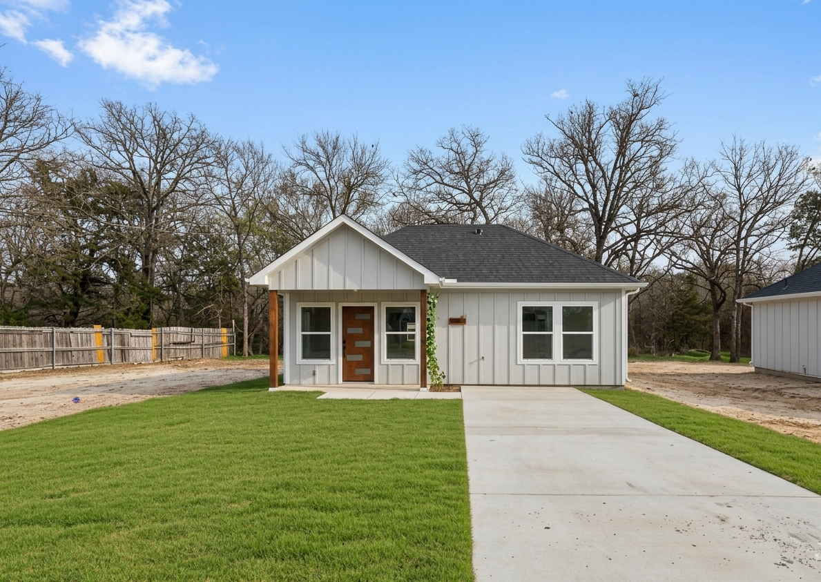 New farmhouse tiny home with NO HOA in Texas - $129,000