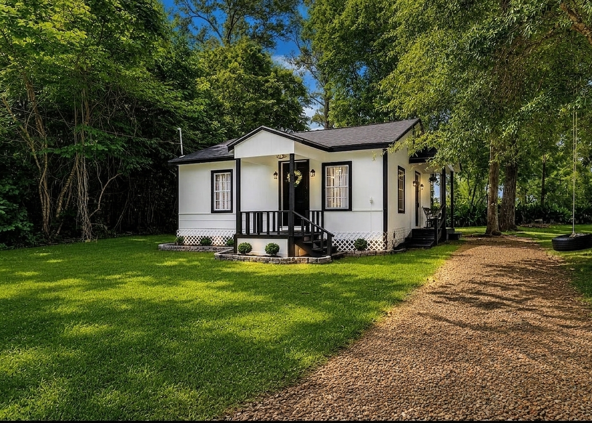 Remodeled Waterfront Tiny Home in Texas - $120,999