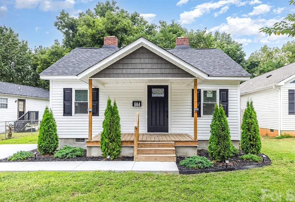 Updated Ranch Near Downtown in sOuth Carolina - $179,000