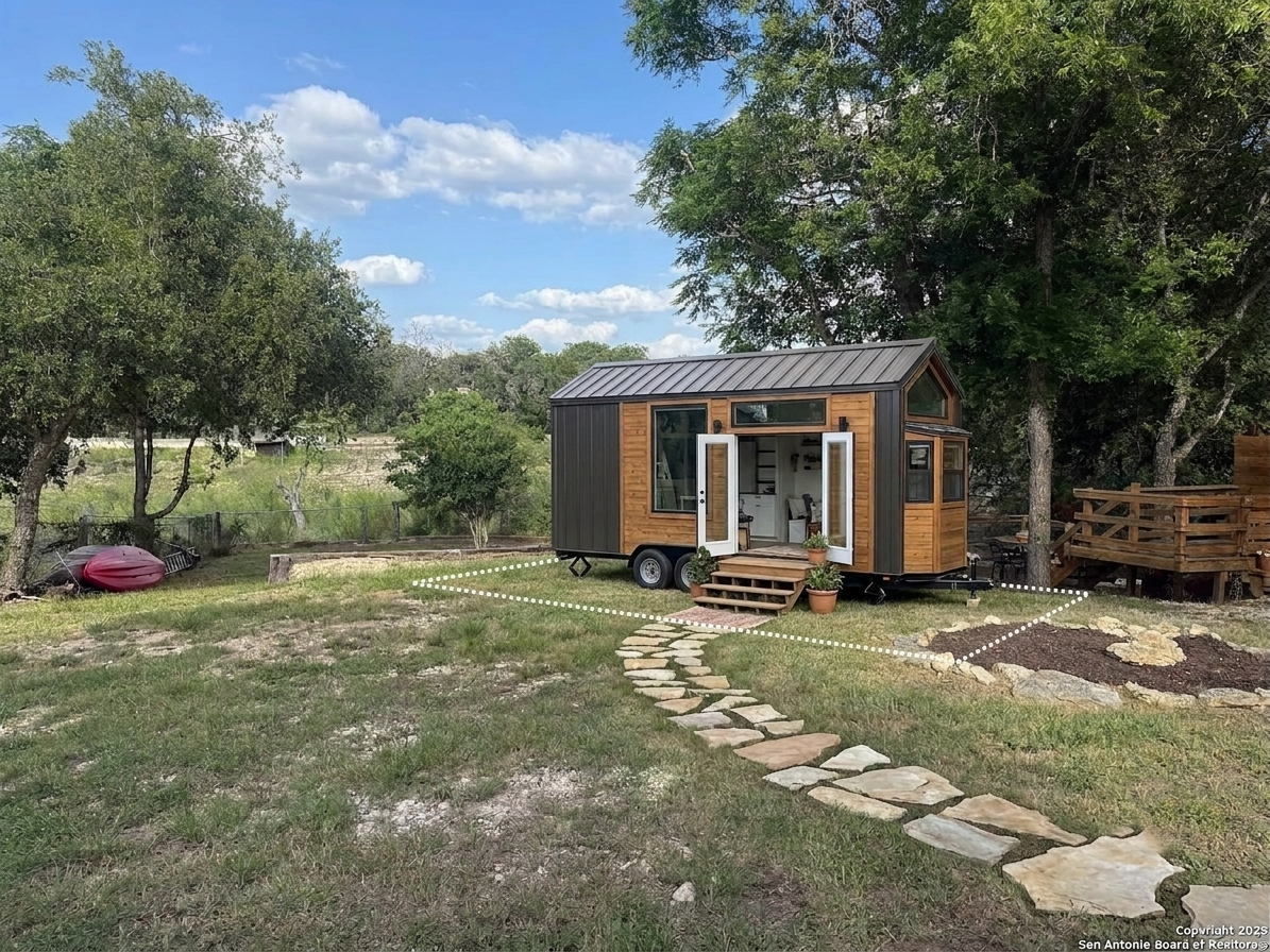 Turnkey waterfront lot for your TINY home in Texas
