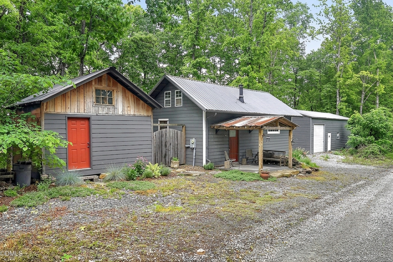 Off-Grid Cabin on 1 acre near Creek in Tennessee - $139,900