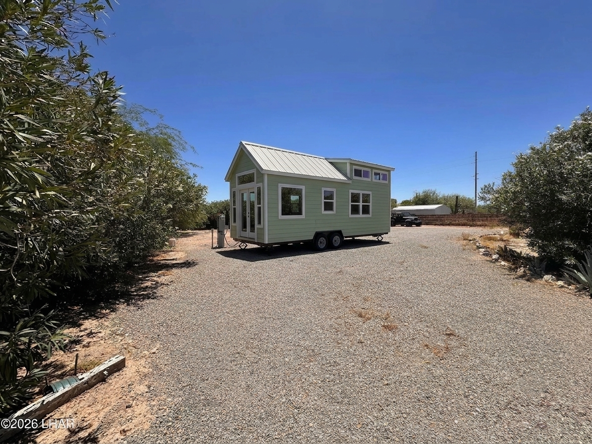 Fully fenced desert Tiny Home lot in Arizona with Utilities