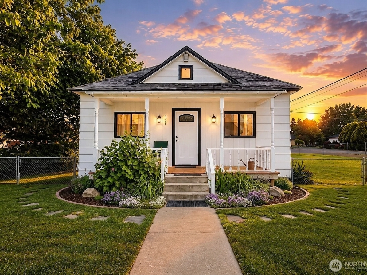 Cottage Has NEW Roof, Porches &amp; Garage in Washington - $185,000!