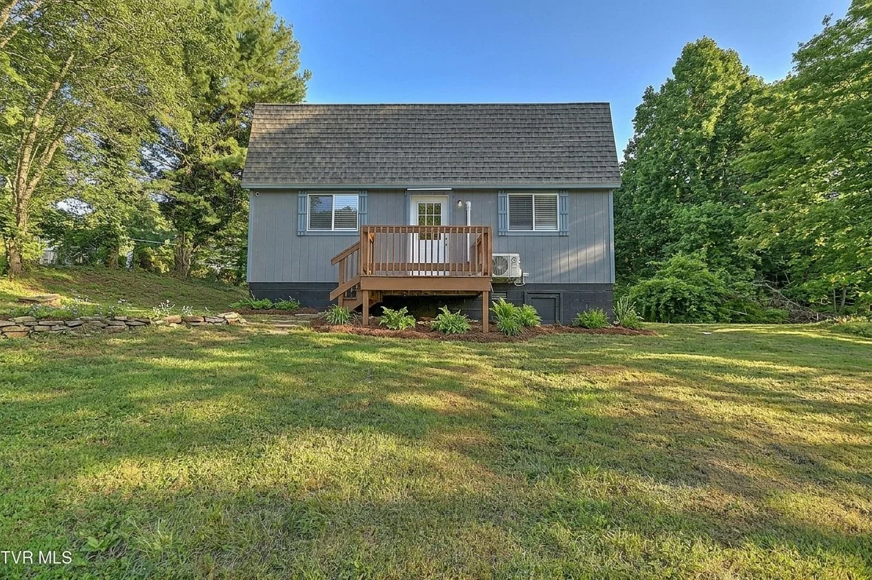East Tennessee Home With Mountain Views for $145,000