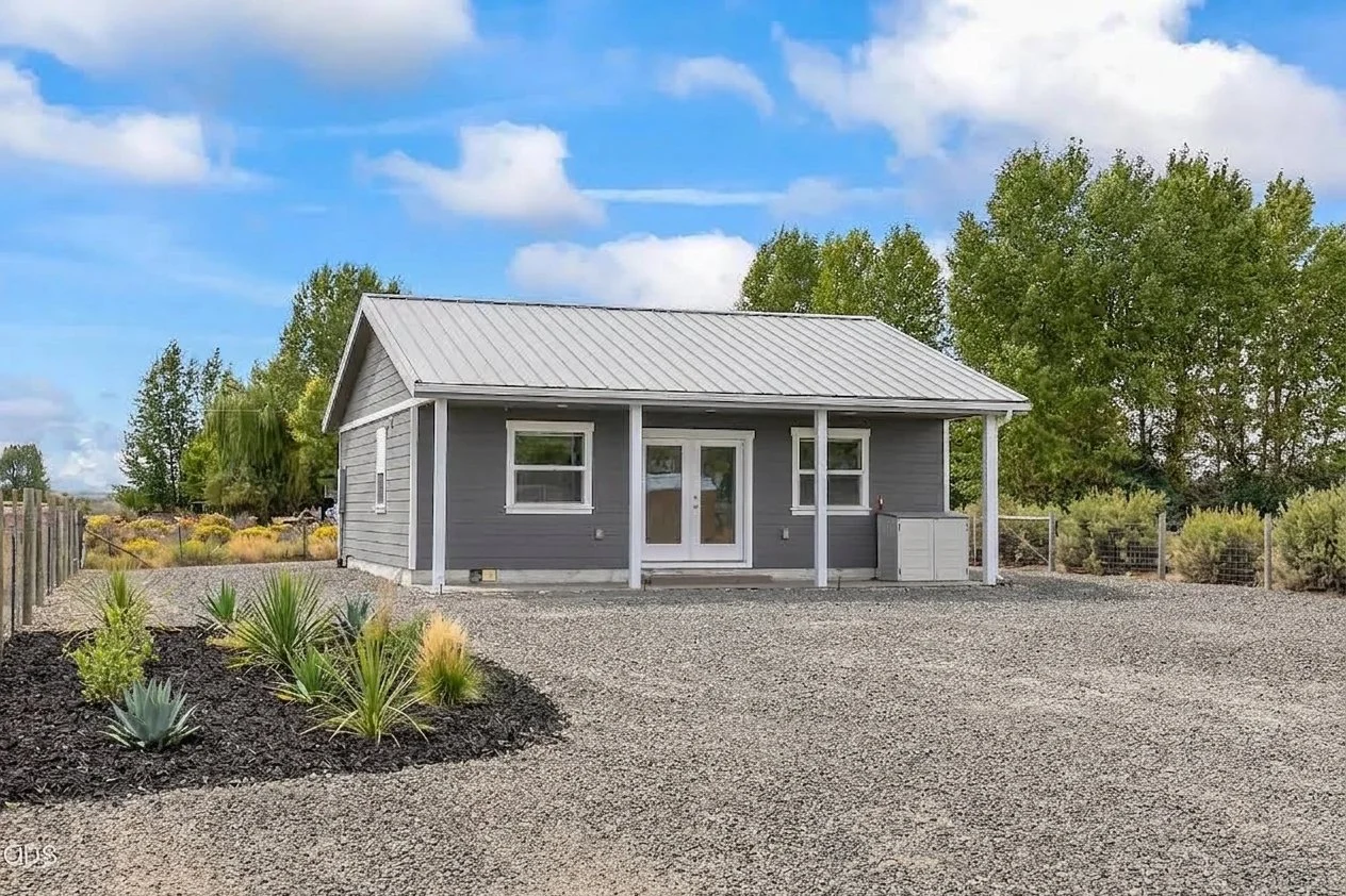 $190,000 - Oregon Cottage + Full RV Hookups