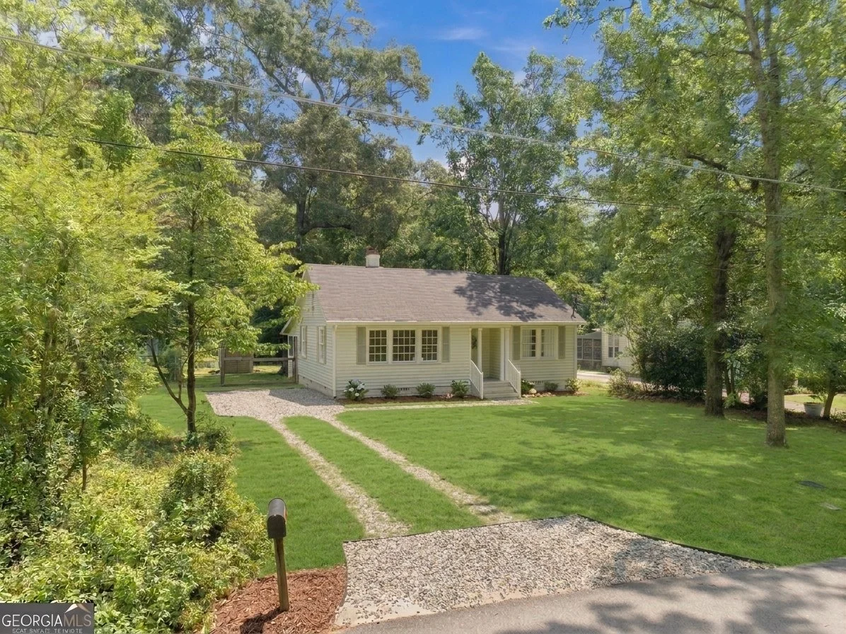 $195,000 - Georgia Cottage + hardwood floors 
