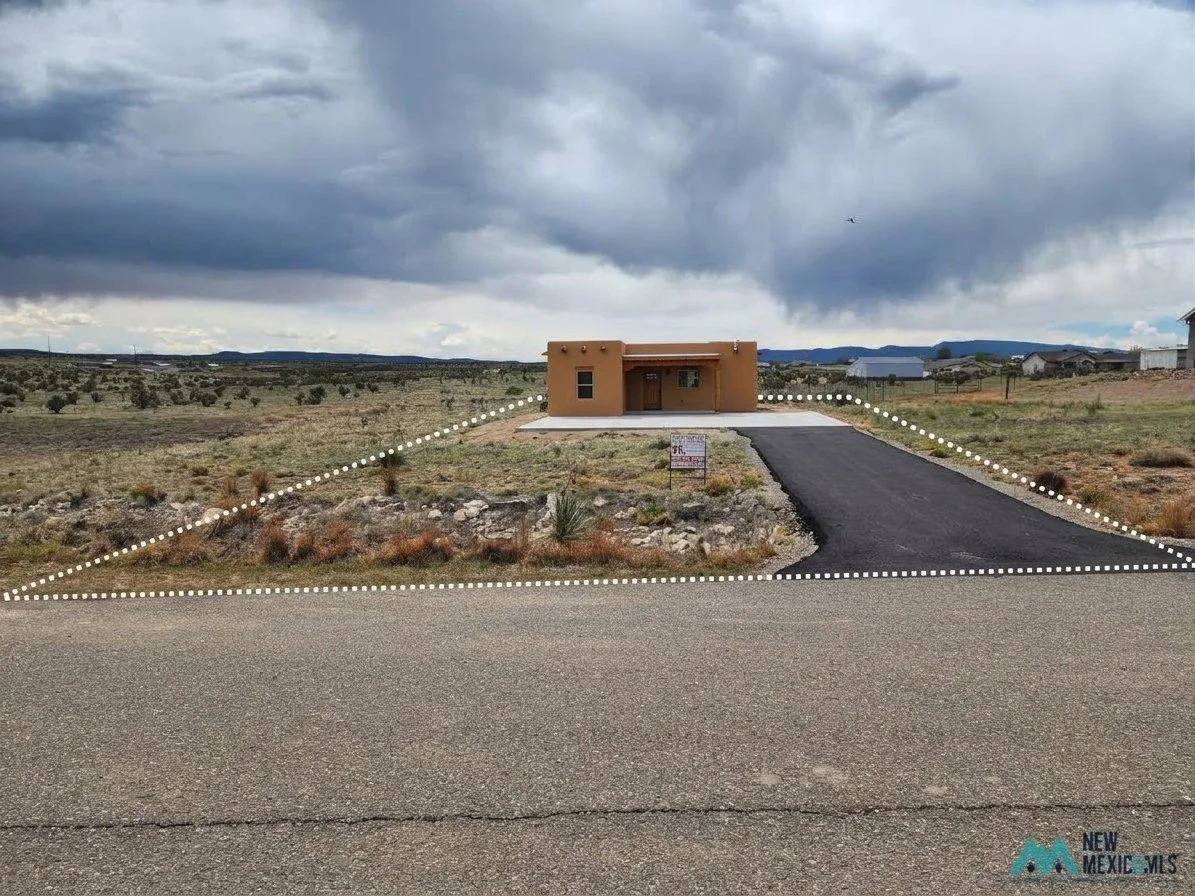 New Mexic0: Tiny Home acre Land + Utilities
