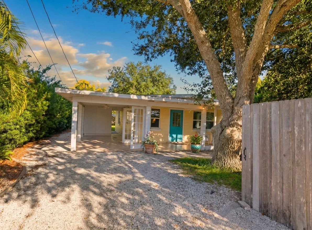 $180,000: FLorida Coastal Cottage Mins to Beach