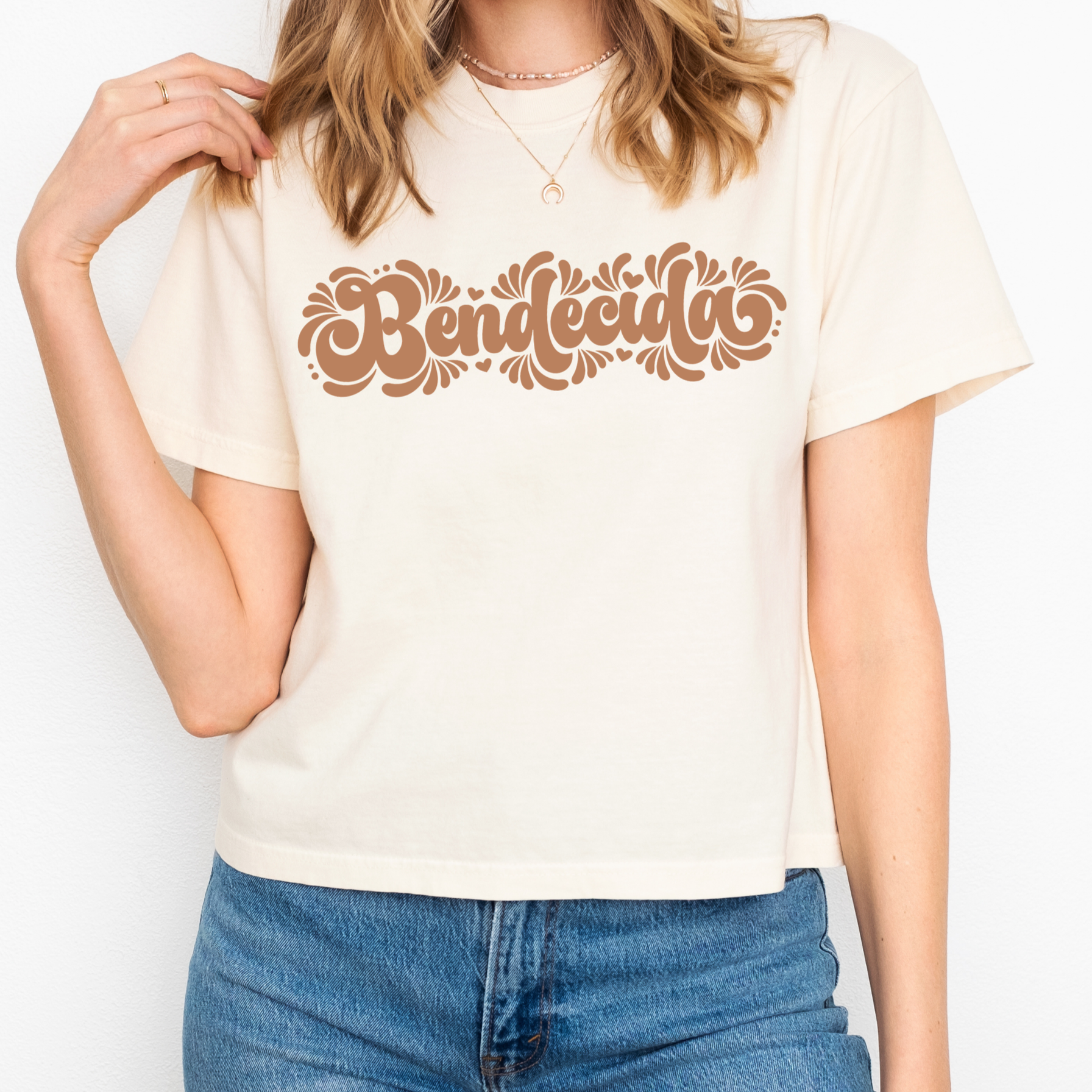 Bendecida Graphic Tee