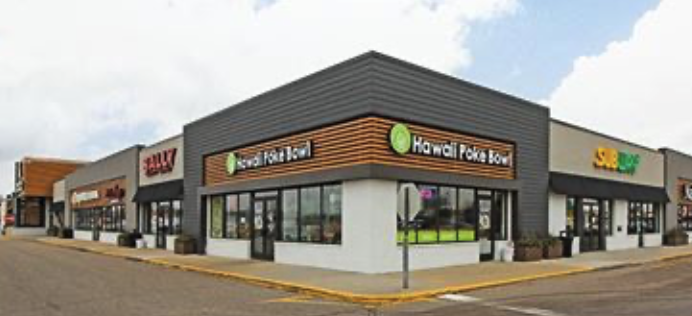 Shopping plaza with Hawaii Poke Bowl and Subway storefronts