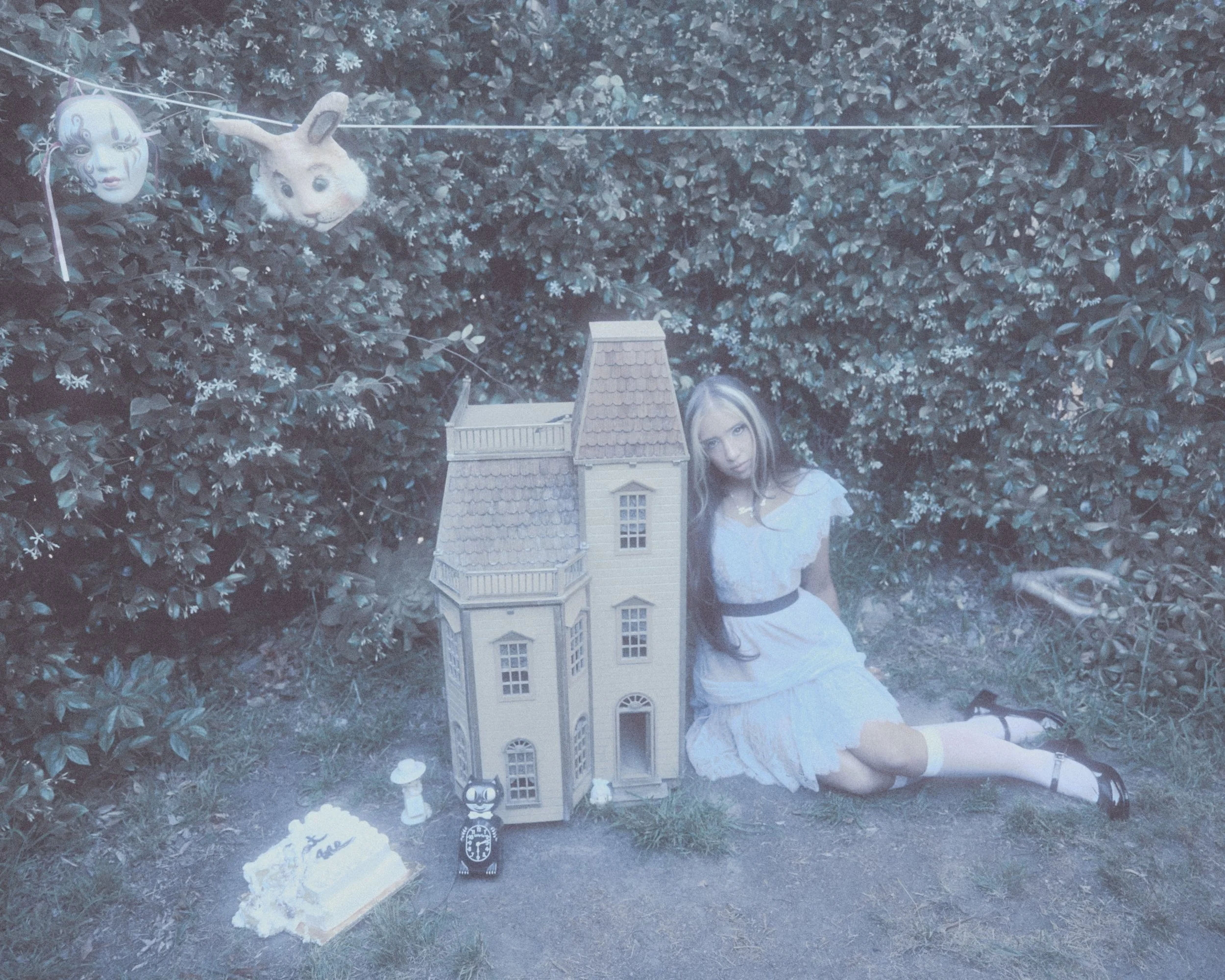 @isabel.s.larosa for her single Hallucination 

CD /Photographer &mdash; Samantha Monendo
Executive Producer &mdash; Joey Highshoe @joeyhighshoe 
PA &mdash; Sierra Frankie Chavez @sierra.francesca 

Production Designer &mdash; Jonah Goldberg @i_am_jo