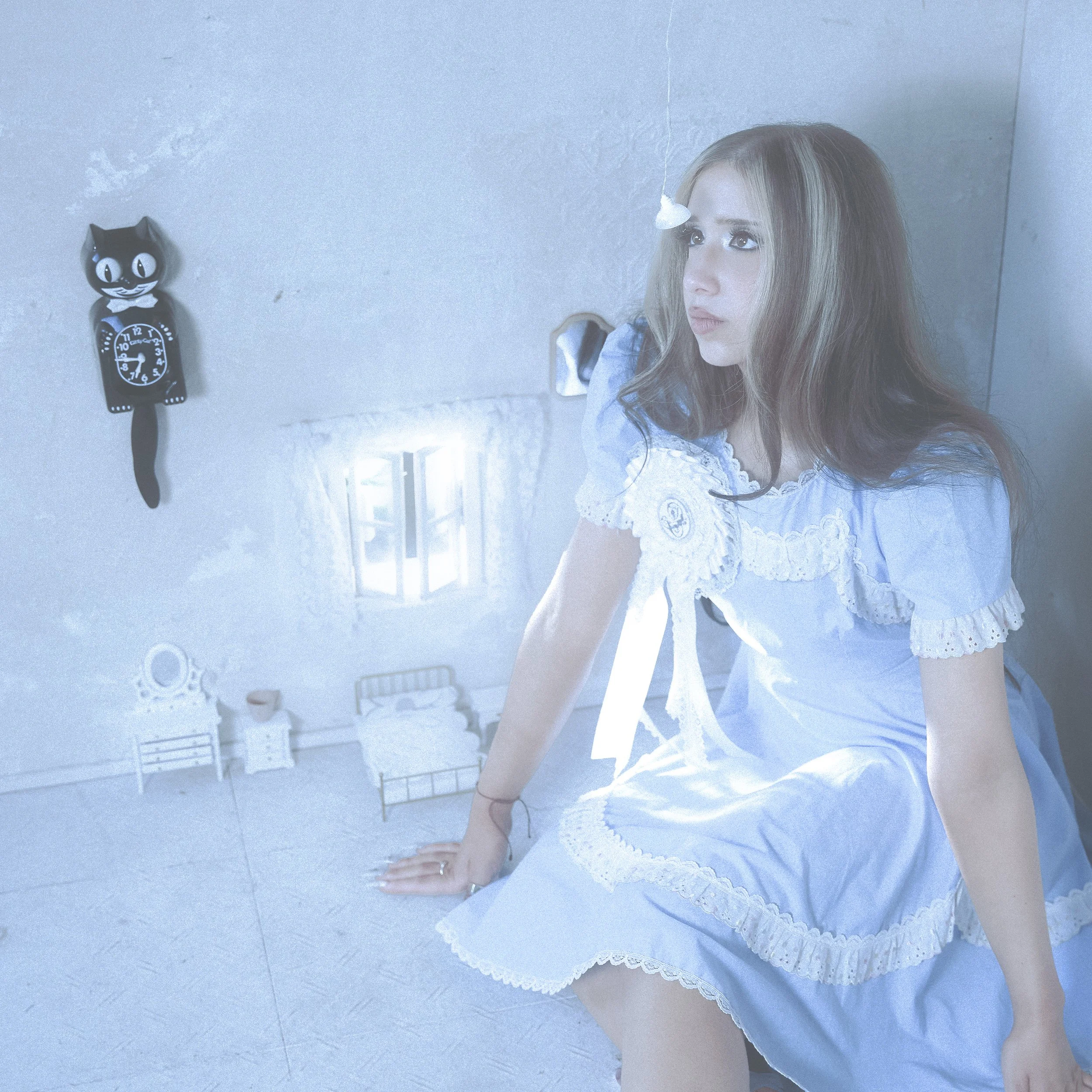 Isabel LaRosa- "Promising Young Women" EP Cover 