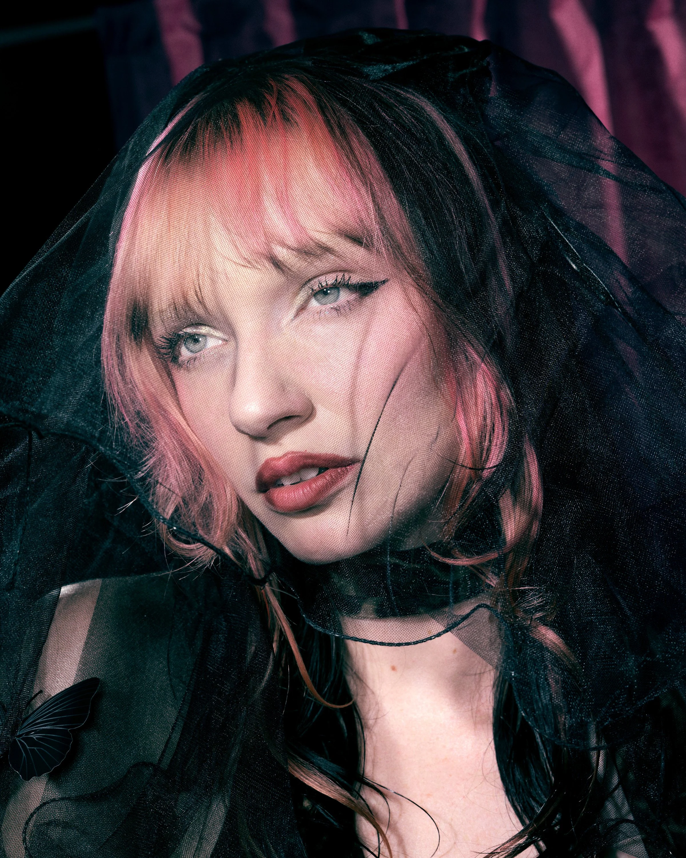 Tender Misfit "Does She Know"