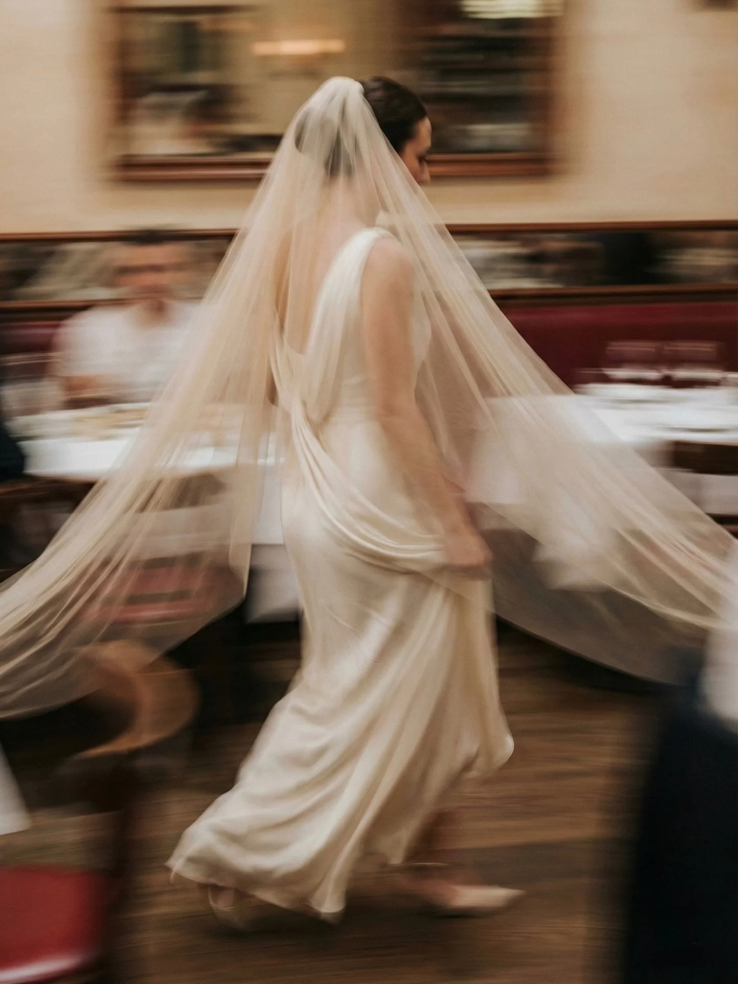 Always down for a quick stop at your favorite dive on a wedding day 🎞️

#chicagodocumentaryphotographer #documentaryweddingphotographer #film #super8 #holga