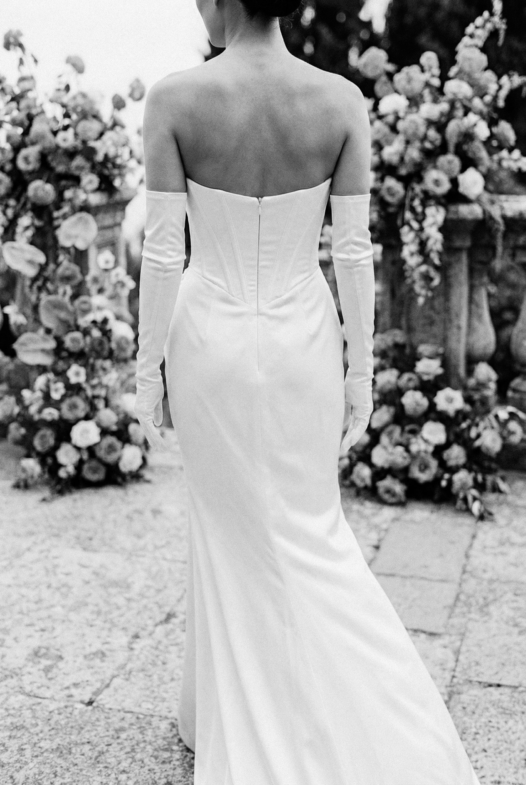 Lumiere and Grain  photography luxury bride portrait in lake como black and white