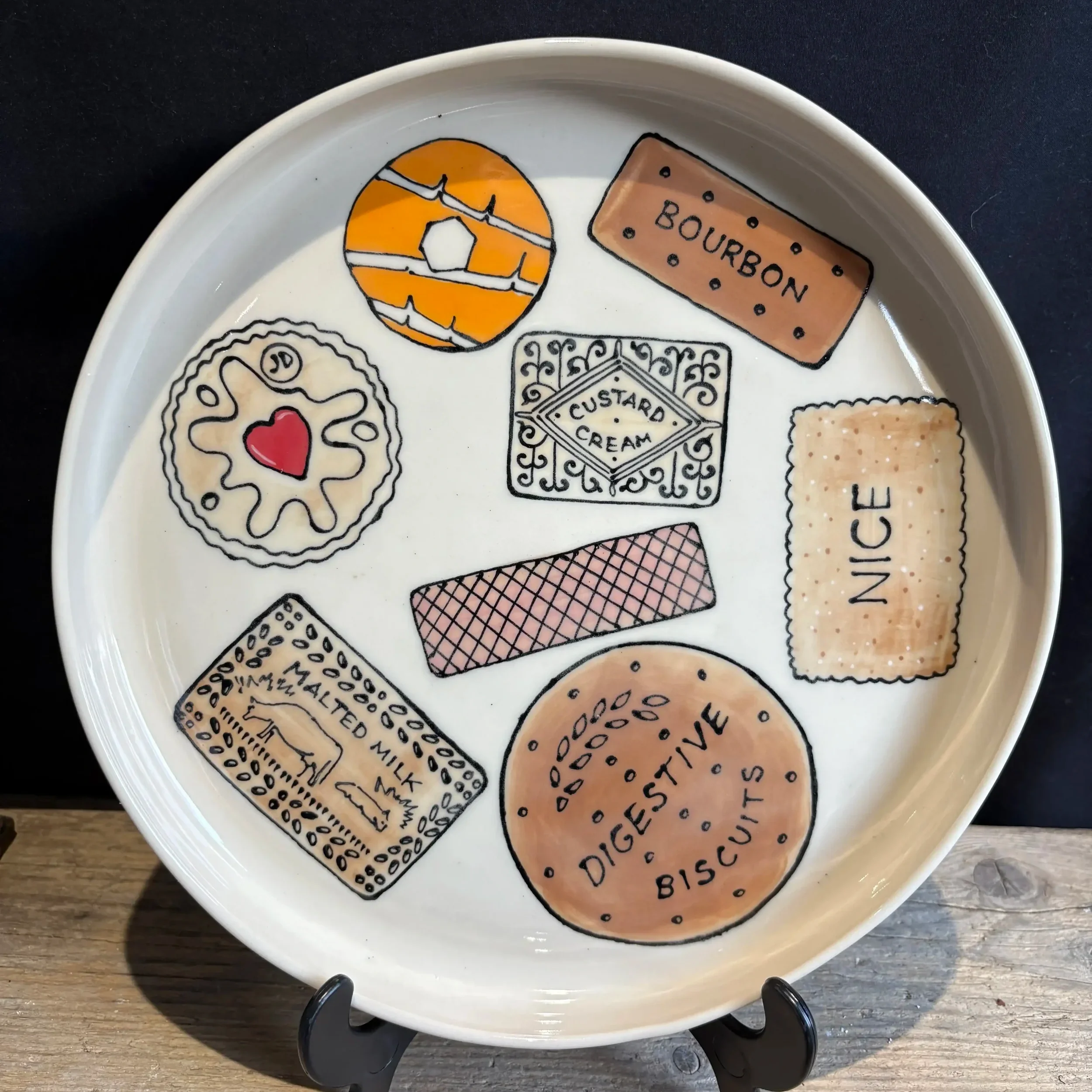 Biscuit Selection Platter (26.5cm with 2.5cm straight edge).