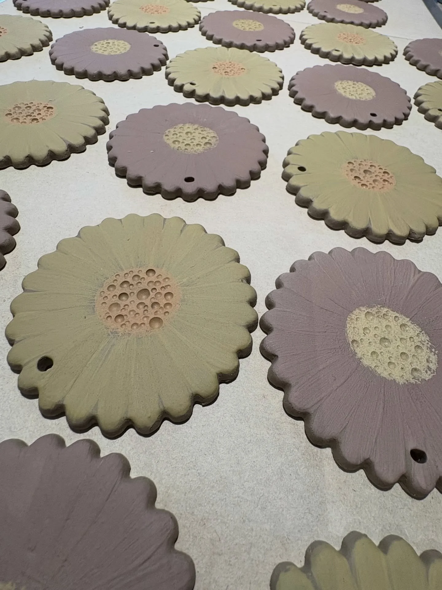 Textured centres all done and now all slowly drying&hellip; 

Bisque firing scheduled for either Wednesday or Thursday next week 🔥
.
.
.
.
.
#flowers #gardencolour #stoneware #handmadeceramics #independentmaker