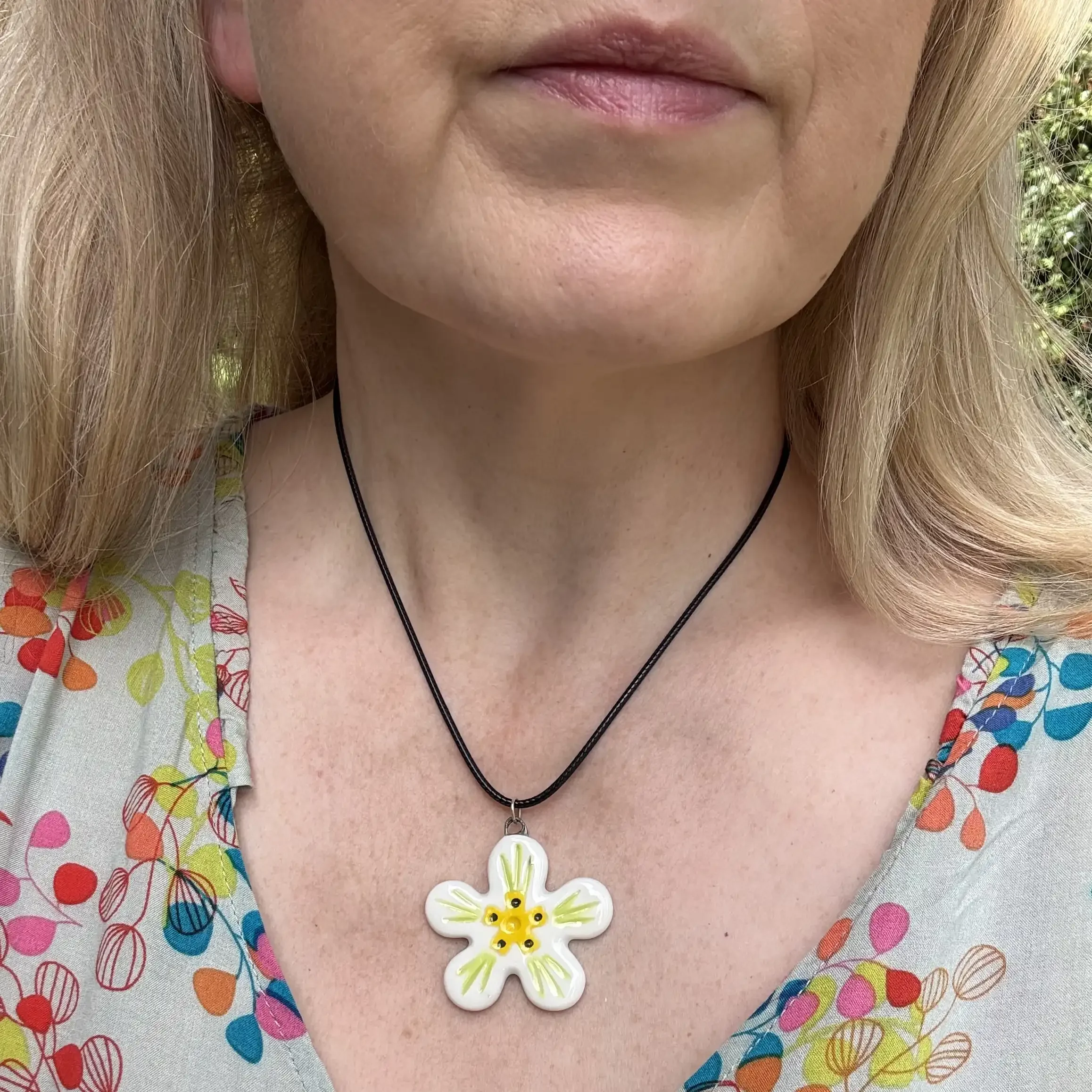 Flower pendant on Ant.webp