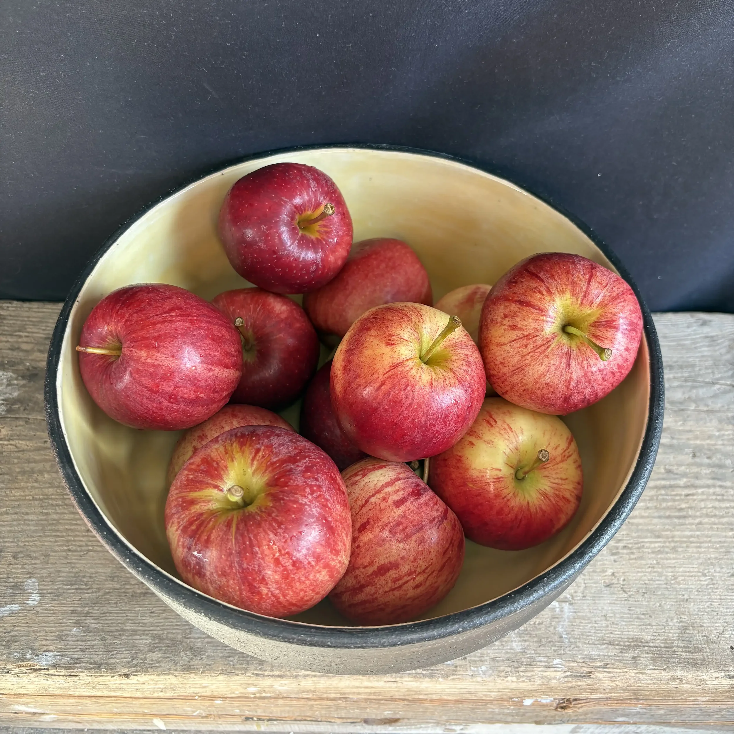 bowl with apples.webp
