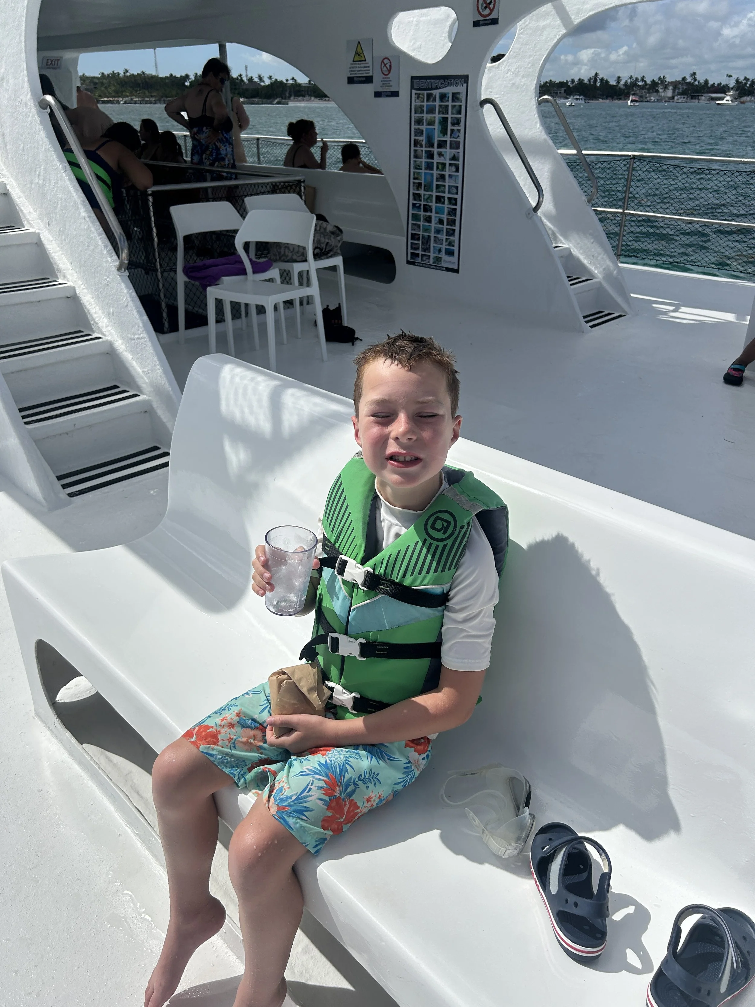 Family starting their Marinarium Park adventure on the boat