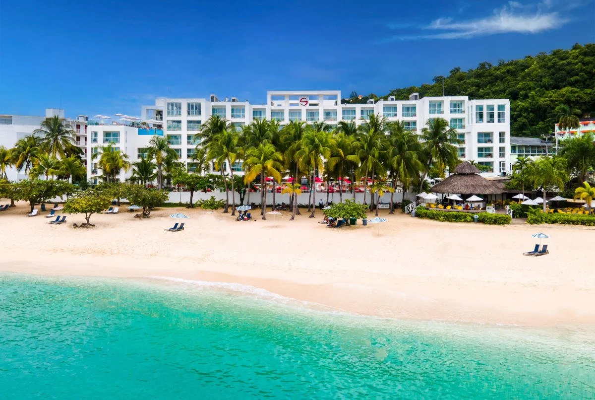 S-Hotel-View-from-the-Beach_10AE86D2-Emontego 7D3-B7CD-A6DF66A4D6A3C990-10ae82b090625e6_10ae8f5d-f82b-6f29-8b7ae0123eccf1f6.jpg