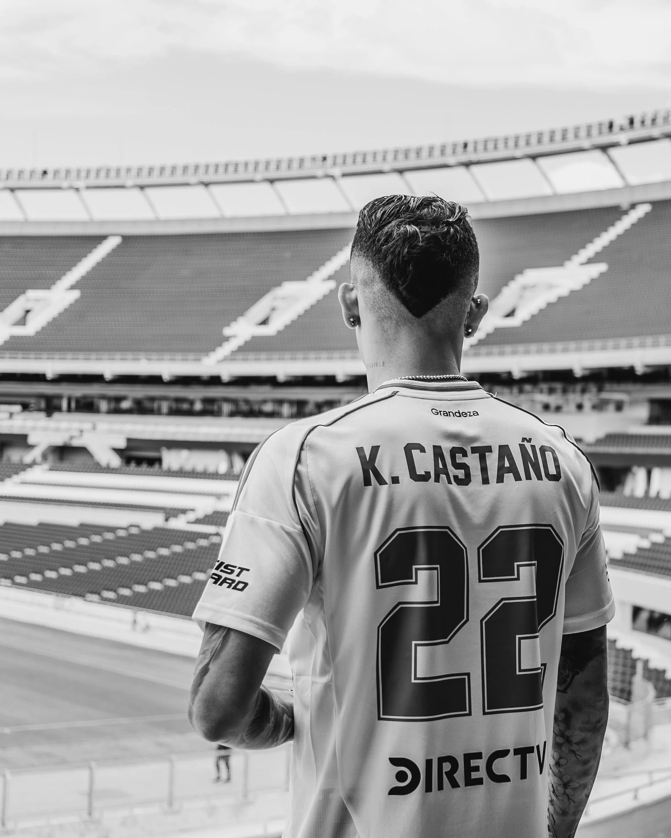 Kevin Castaño en su presentación como jugador de River Plate - Estadio Monumental - Fotografía deportiva profesional