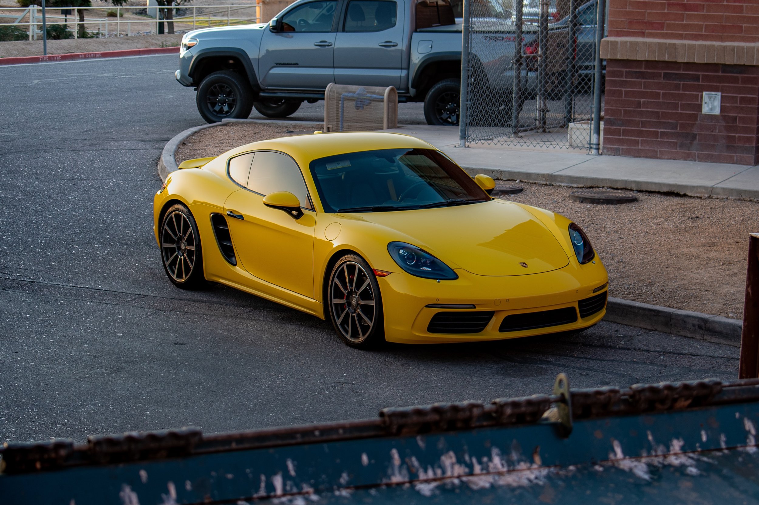 Spotted a 718 Cayman S again outside my work during a great time of day. The yellow color never gets old. 🔥🙌

#arizonacars
#phoenixcars
#carspotting