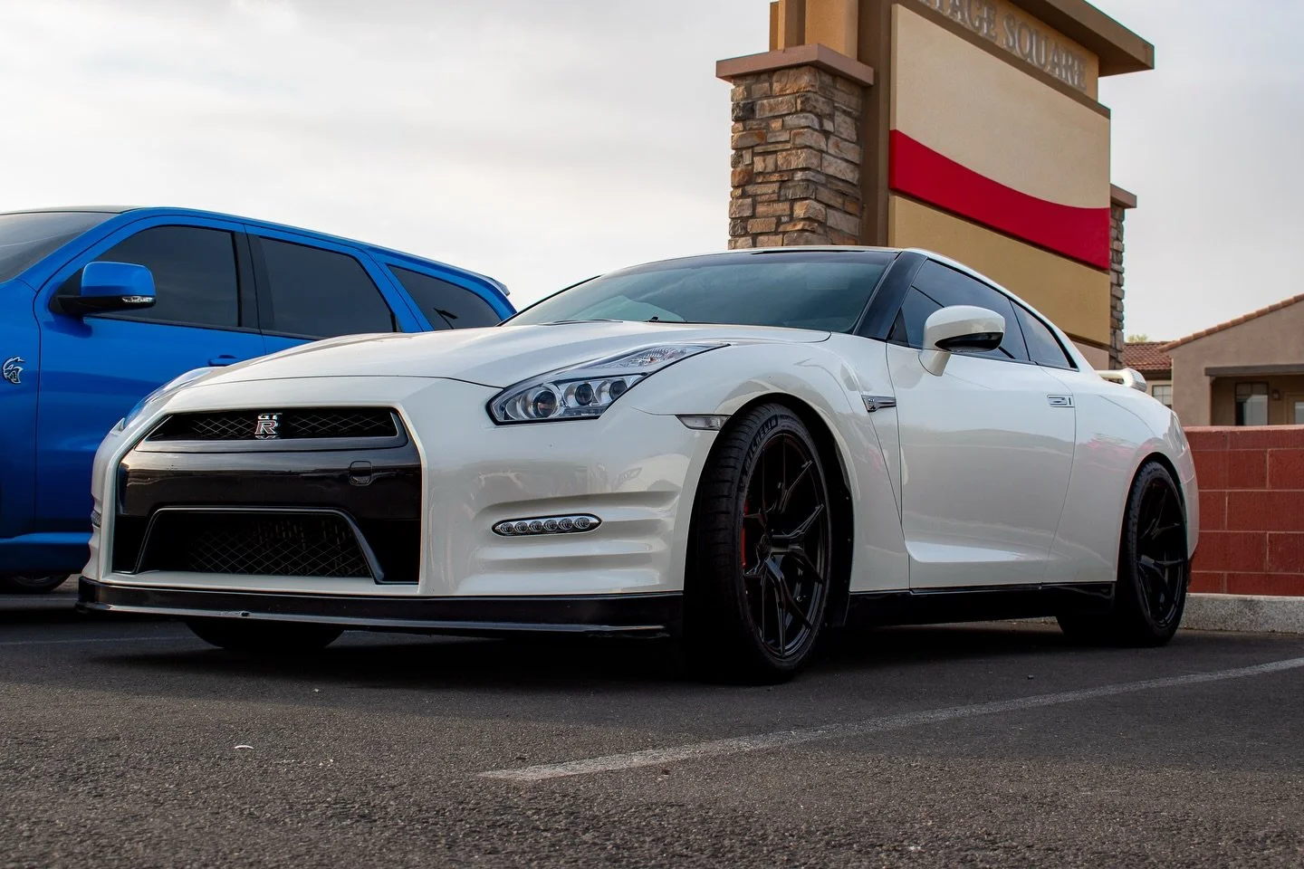 Beautiful GTR R35 showed up last month for @switchbrews cars and coffee. Looking like someone took my white and black look.. 👀

#carsandcoffee
#primefocusvisuals
#carphotography
#automotivephotography
#carmeet