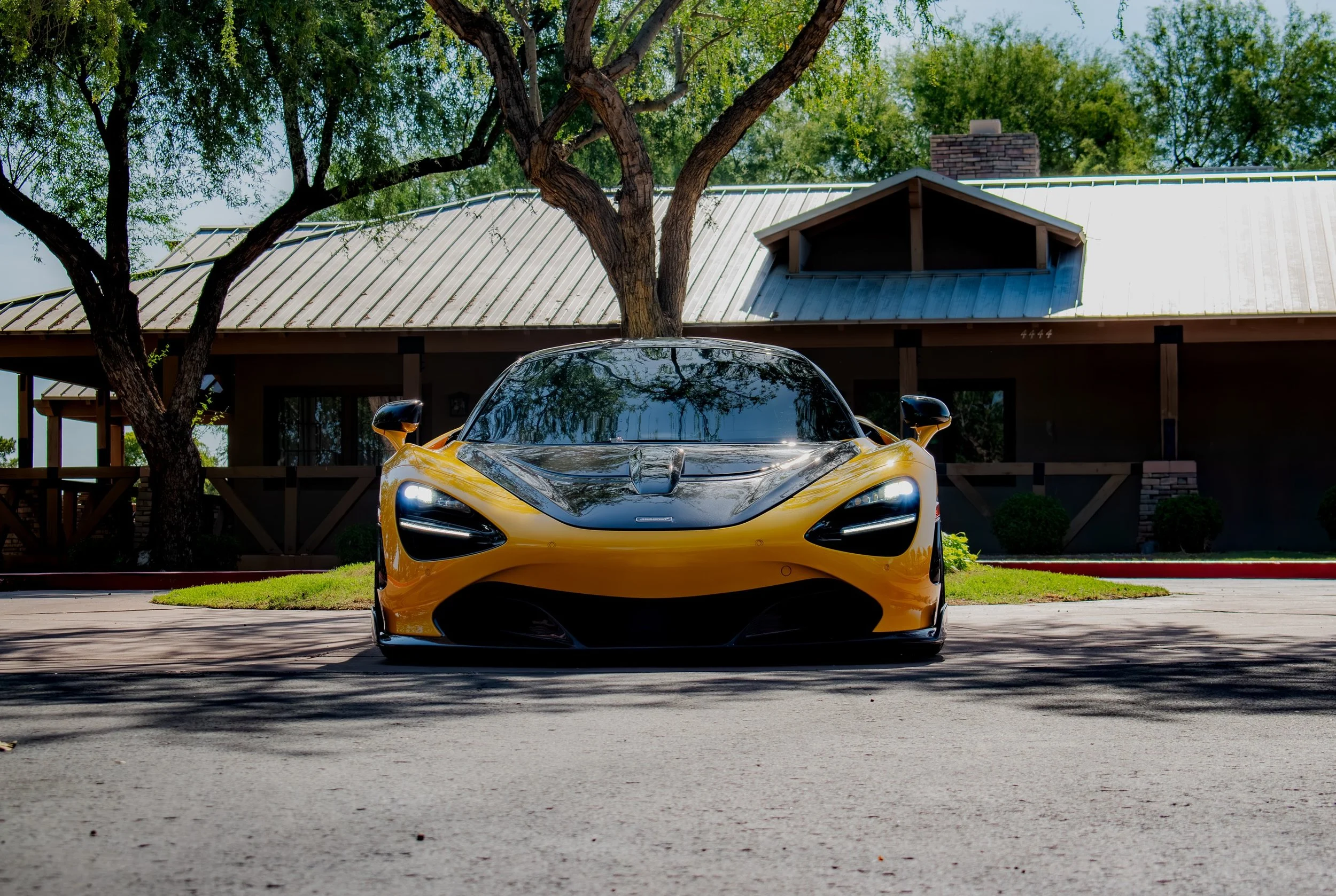 Recently got the ability to shoot a stunning McLaren 720s at a neighborhood park. Love the modifications and design choices with this one, especially the 1/8 limited paint from factory that shows its true color in the sun! DM&rsquo;s are open for boo